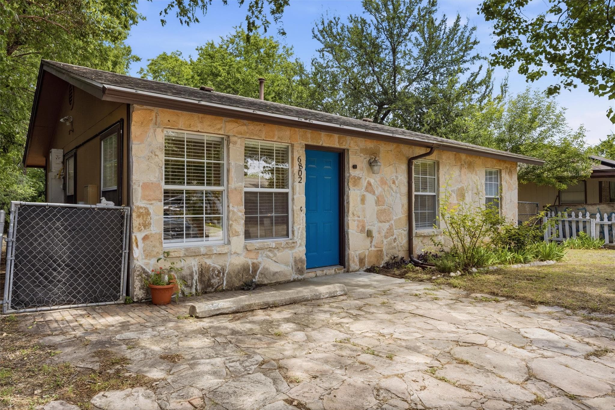 6802  Villita Avenida St