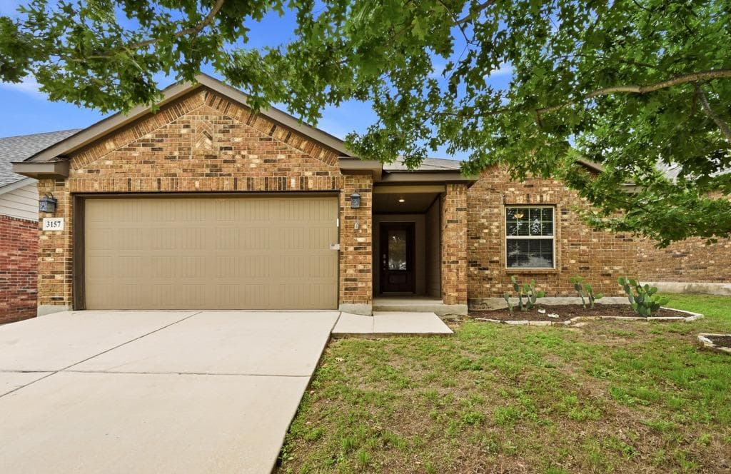 3157  Pinecone Cv