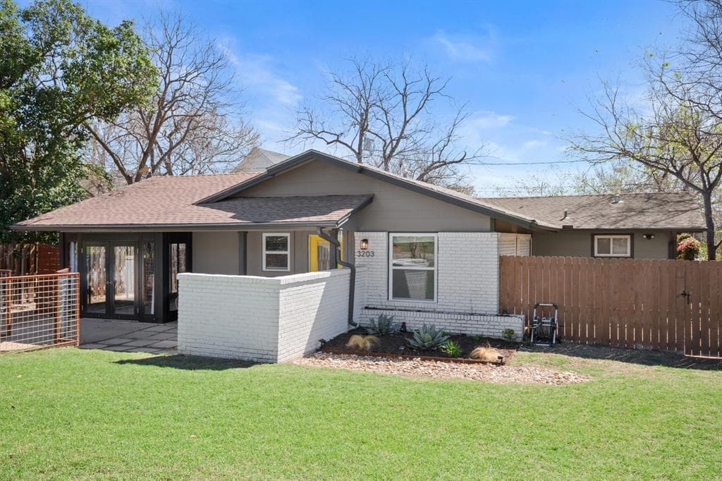 3203  South Oak Dr