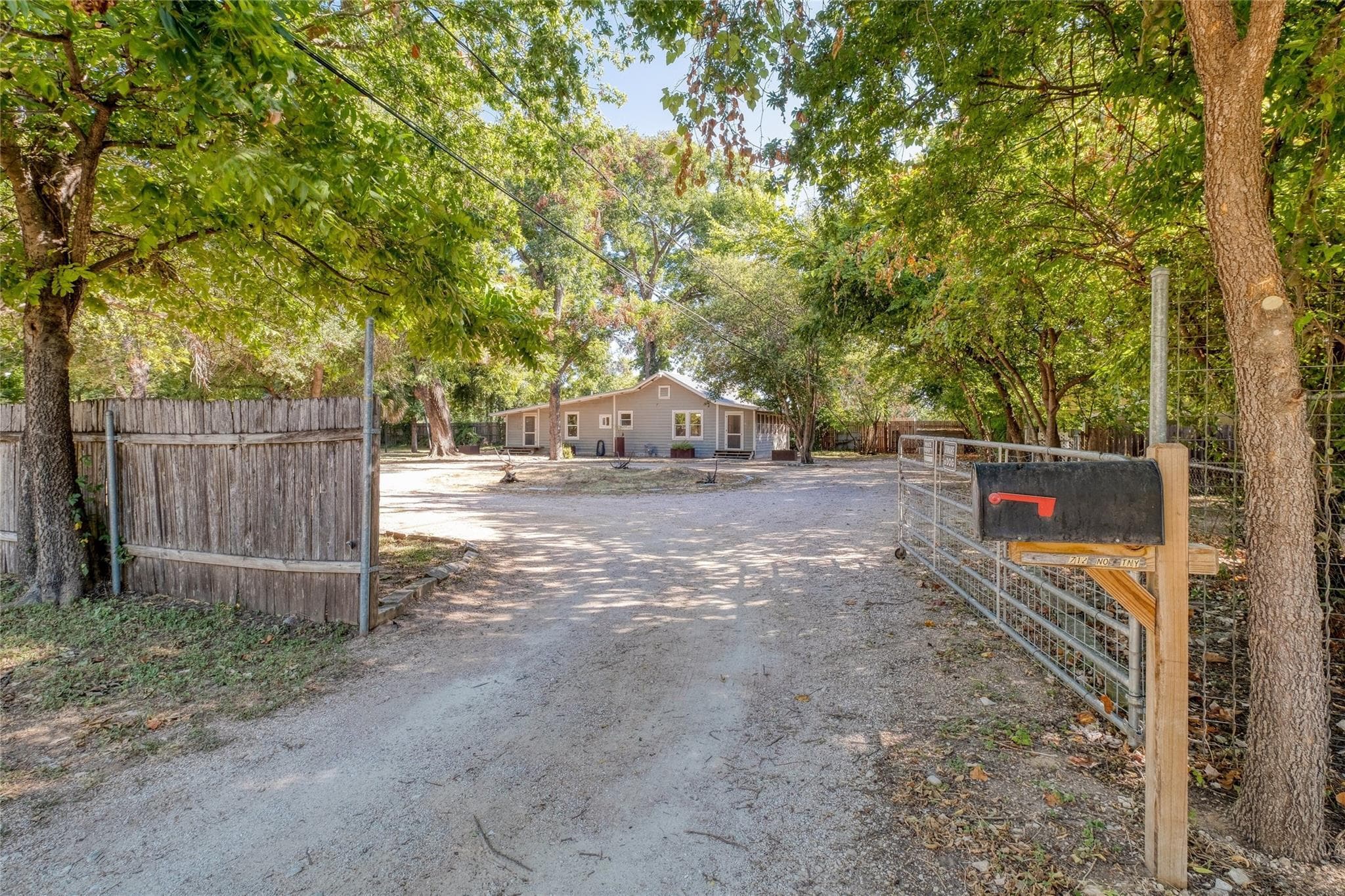 708 & 712  Nowotny Ln