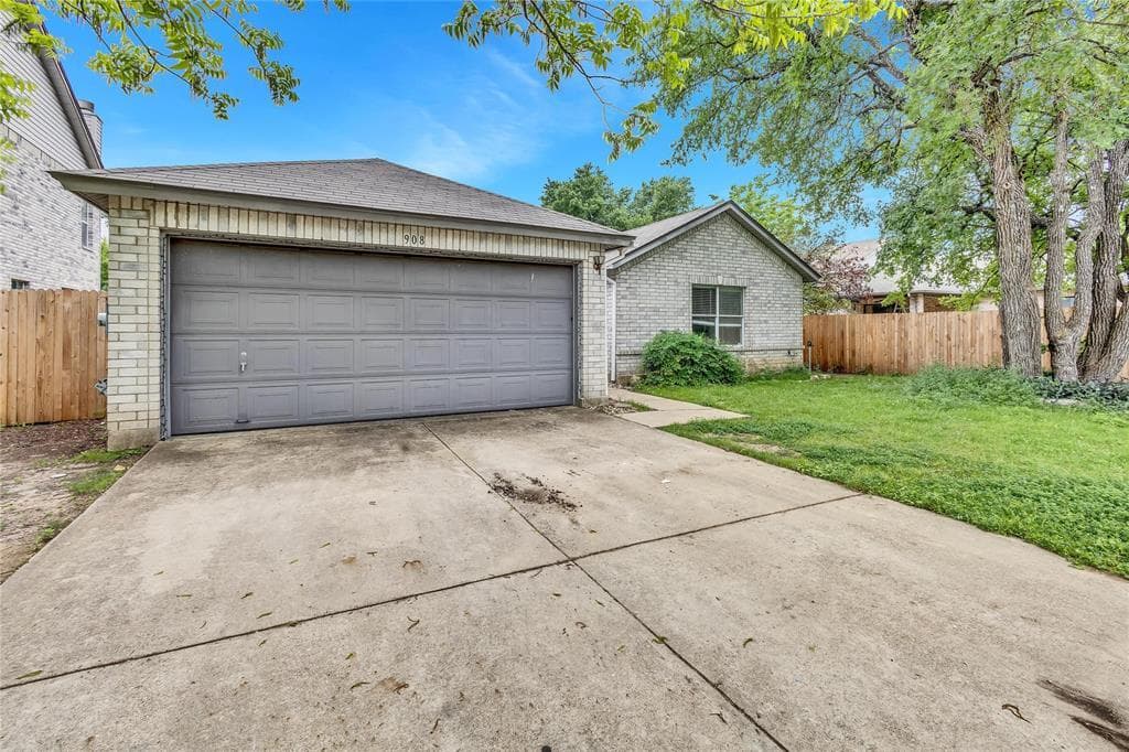 908  Dogwood Trl