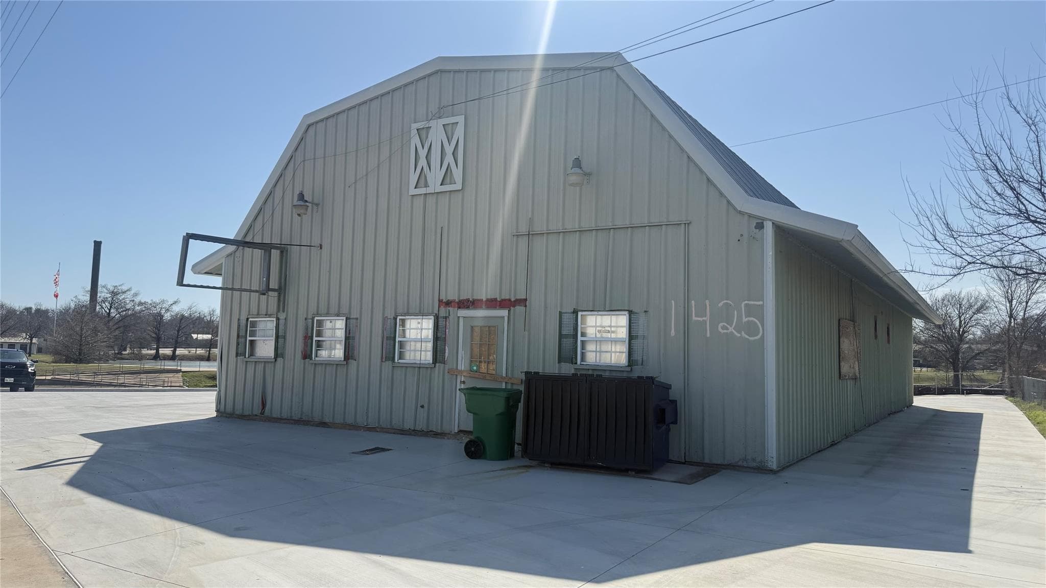 1425 N Main St