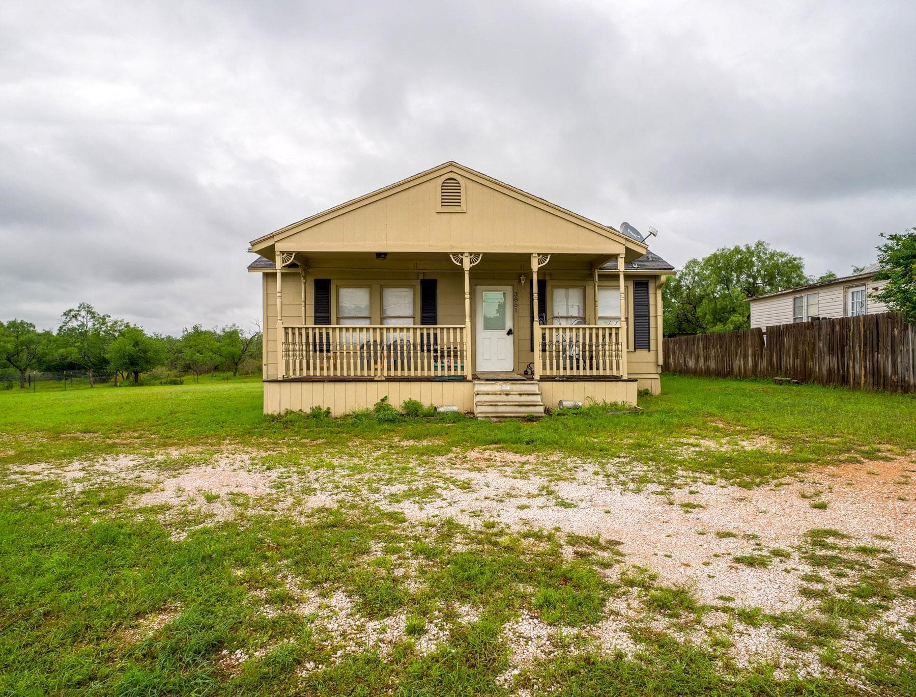 3851  Hermosa Dr