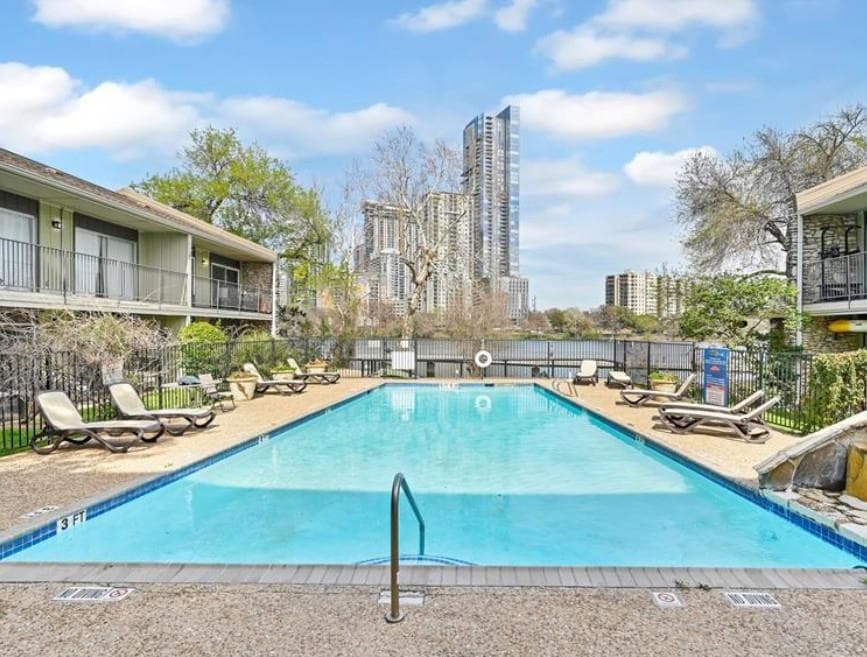 500 E Riverside Dr  #242