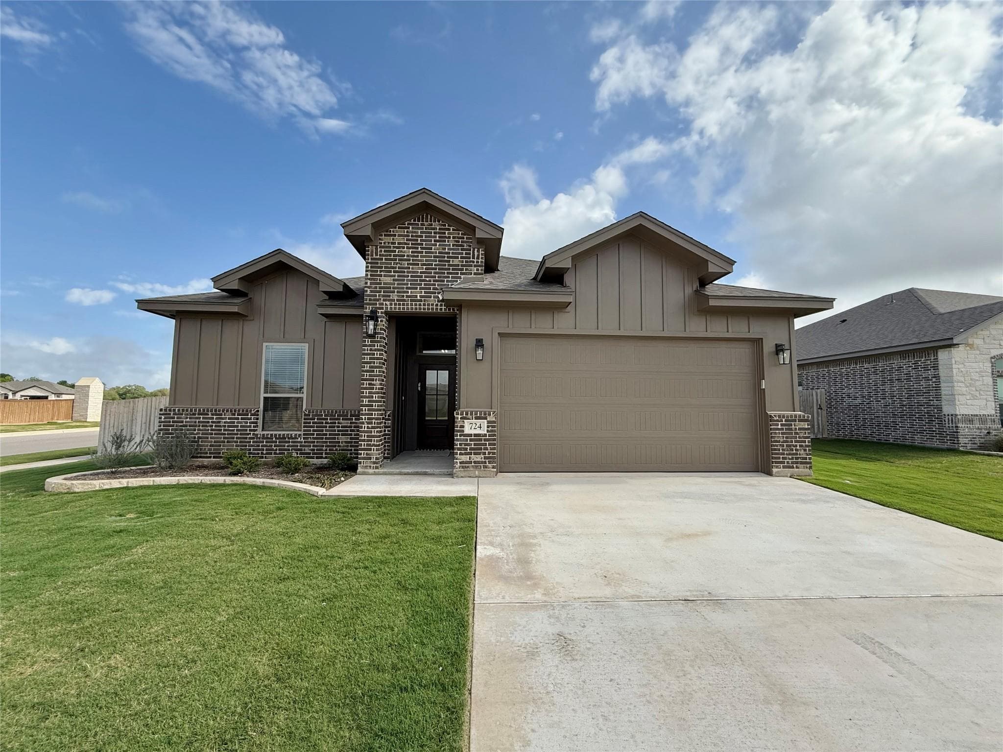 724  Eagle Crest Dr