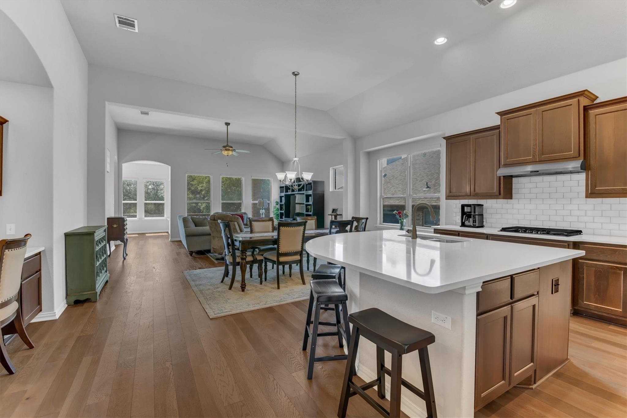 902  Catalina Ln