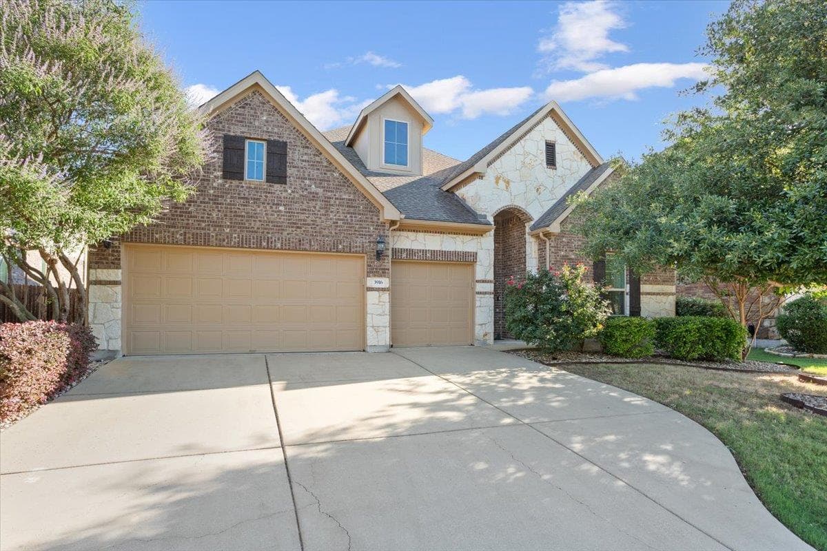 3916  Octavia Dr