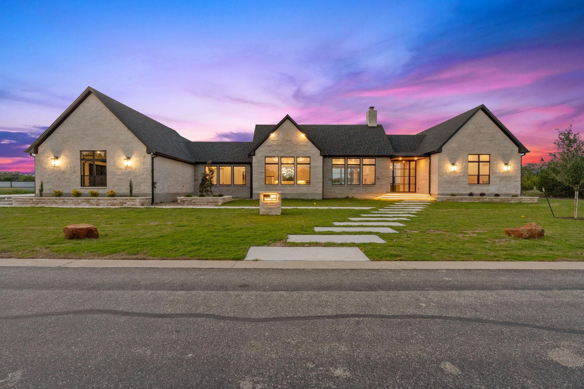 501  Rawhide Ln
