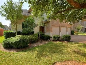 2737 Plantation Dr