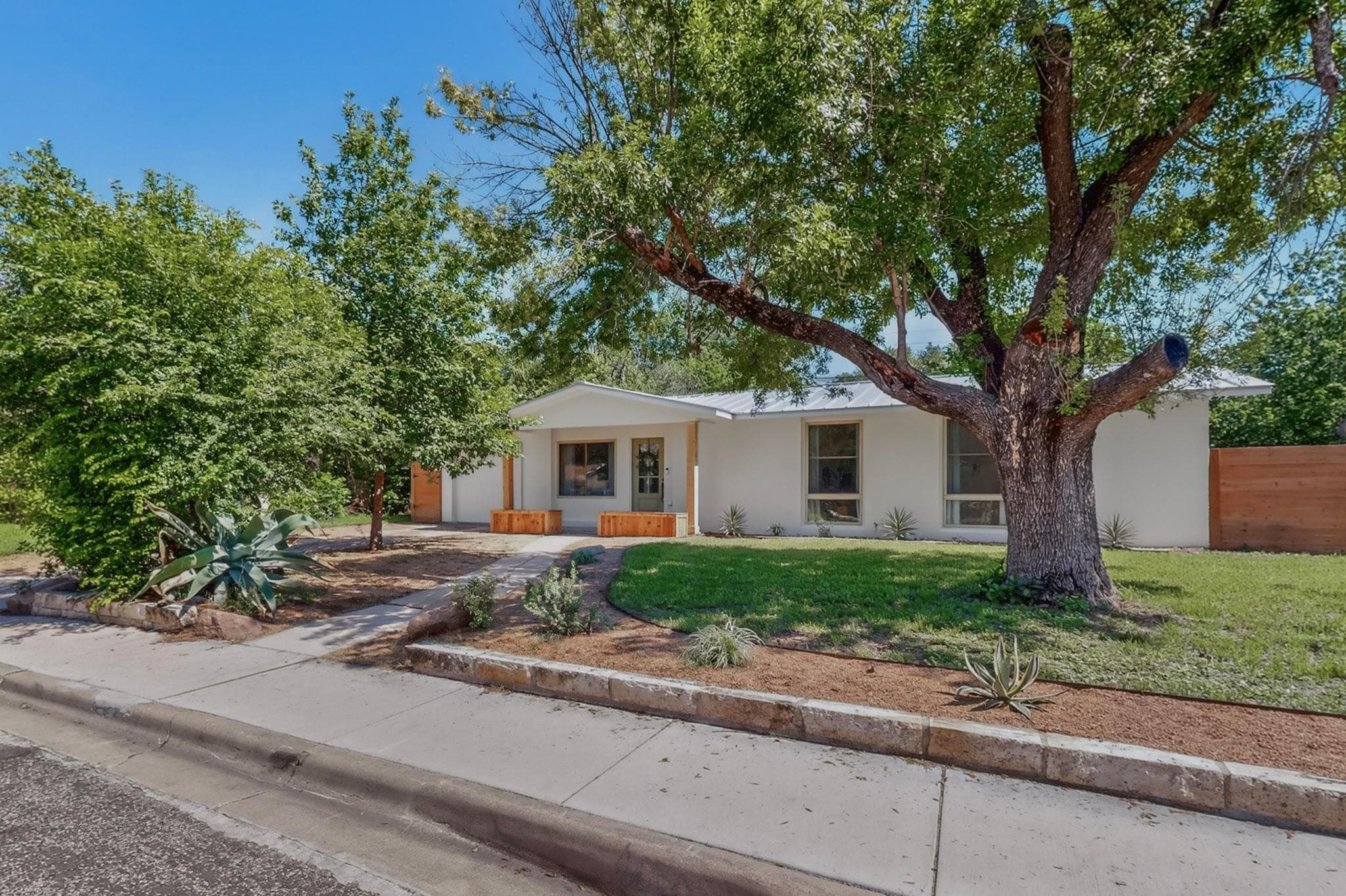 1308  BROADMOOR Dr