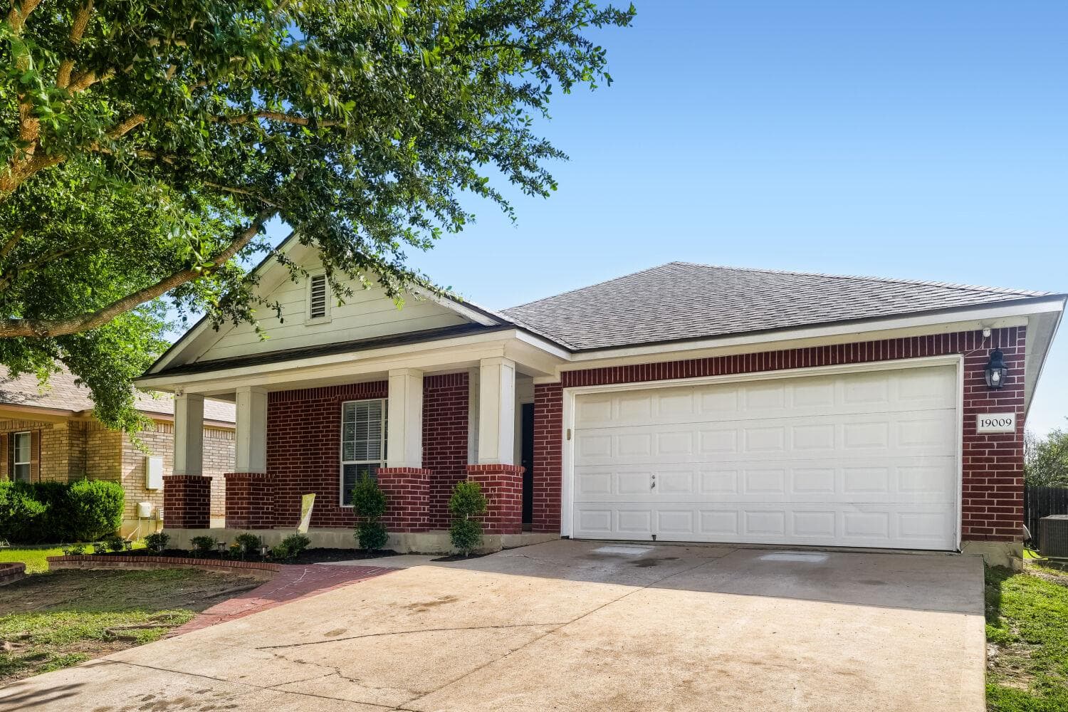 19009  Leigh Ln