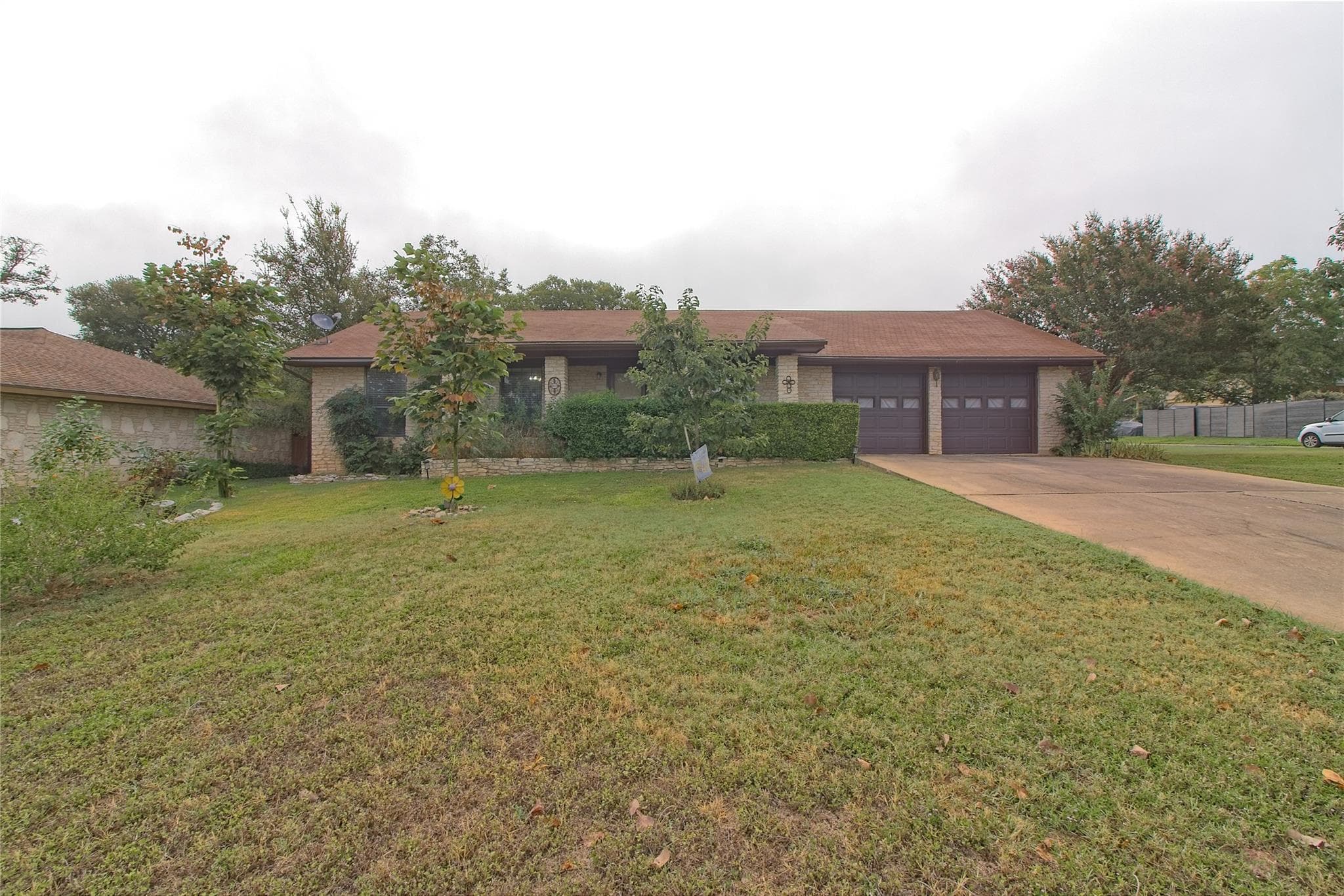 400  DEEPWOOD Dr