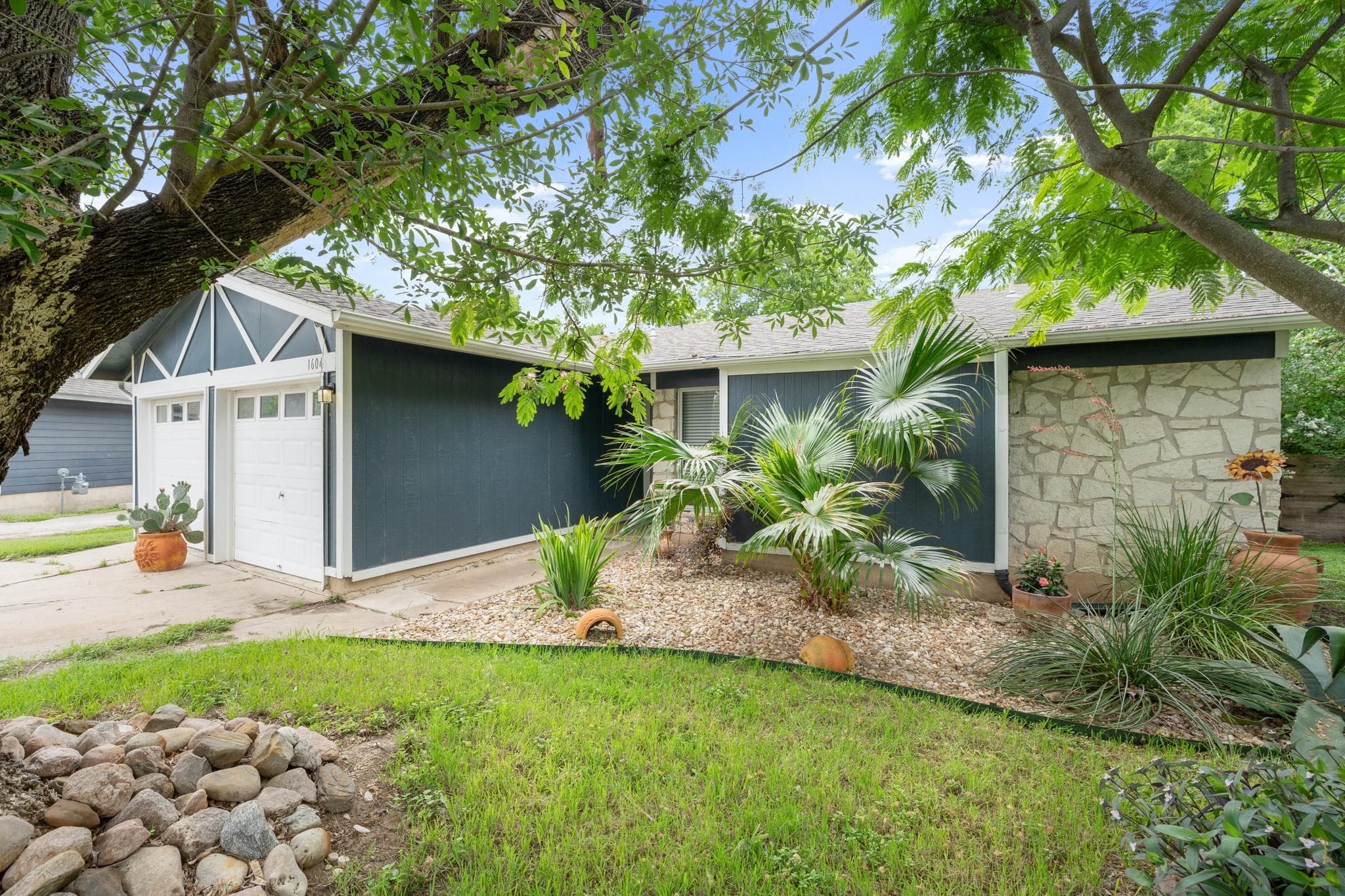 1604  Sahara Ave