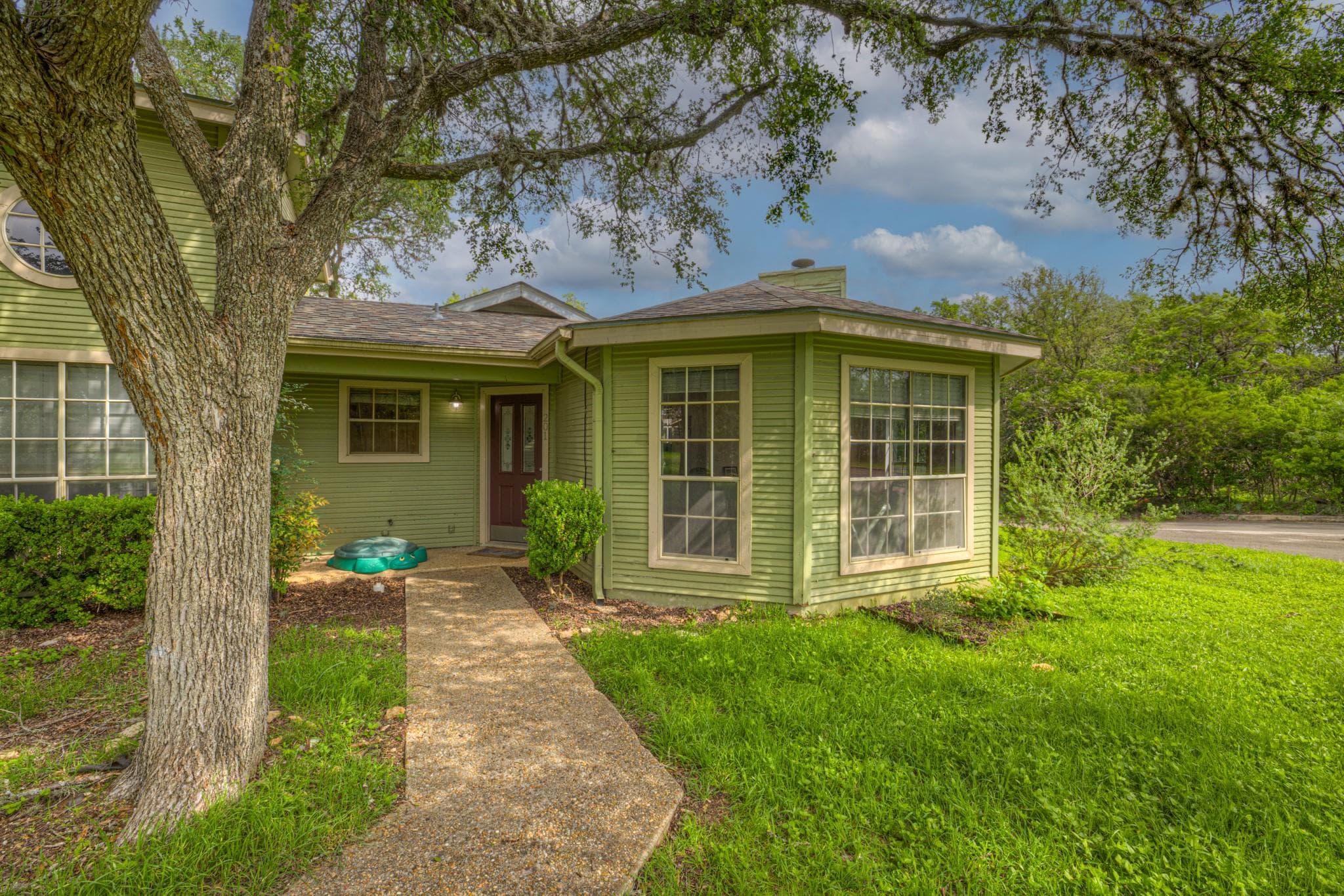 201 Ridgewood Dr