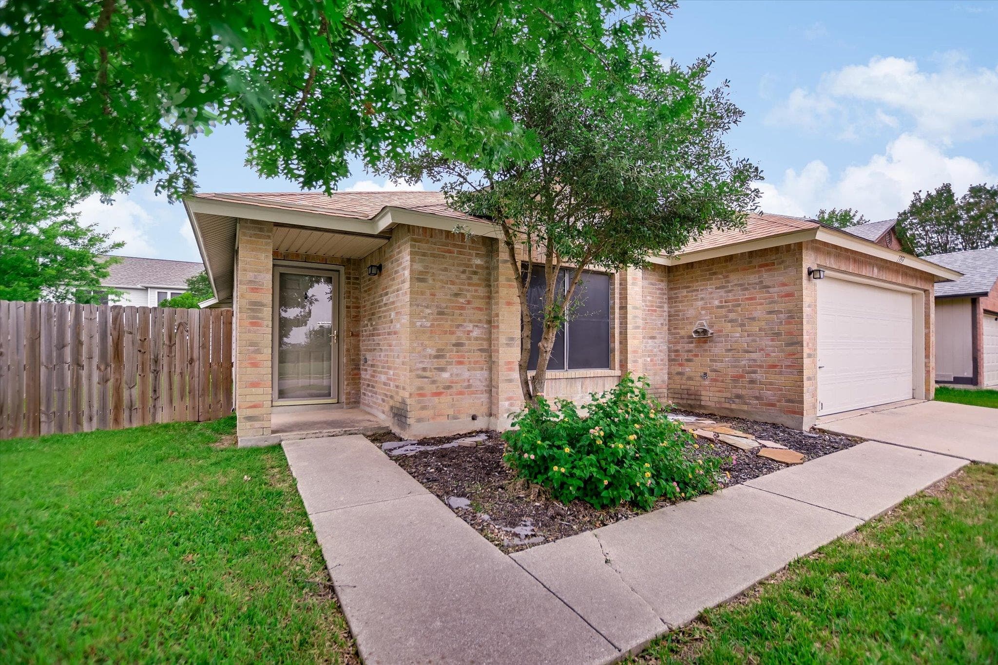 1353  Lakeside Loop