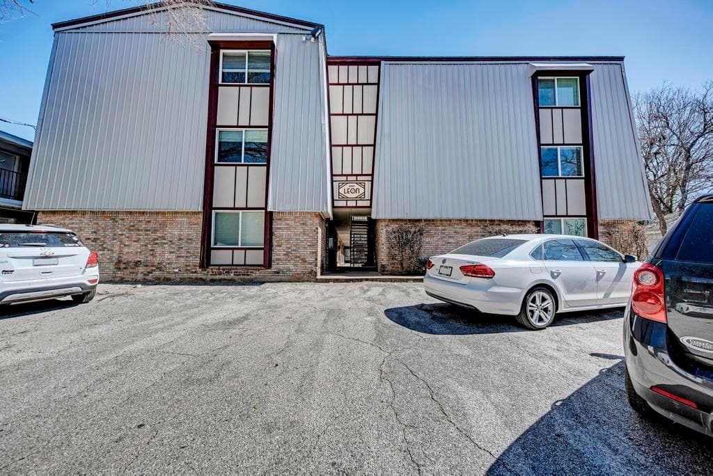 2207  Leon St  #202