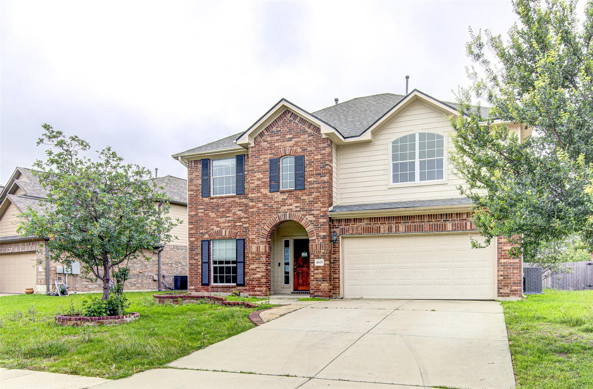 4525  Dennis Ln