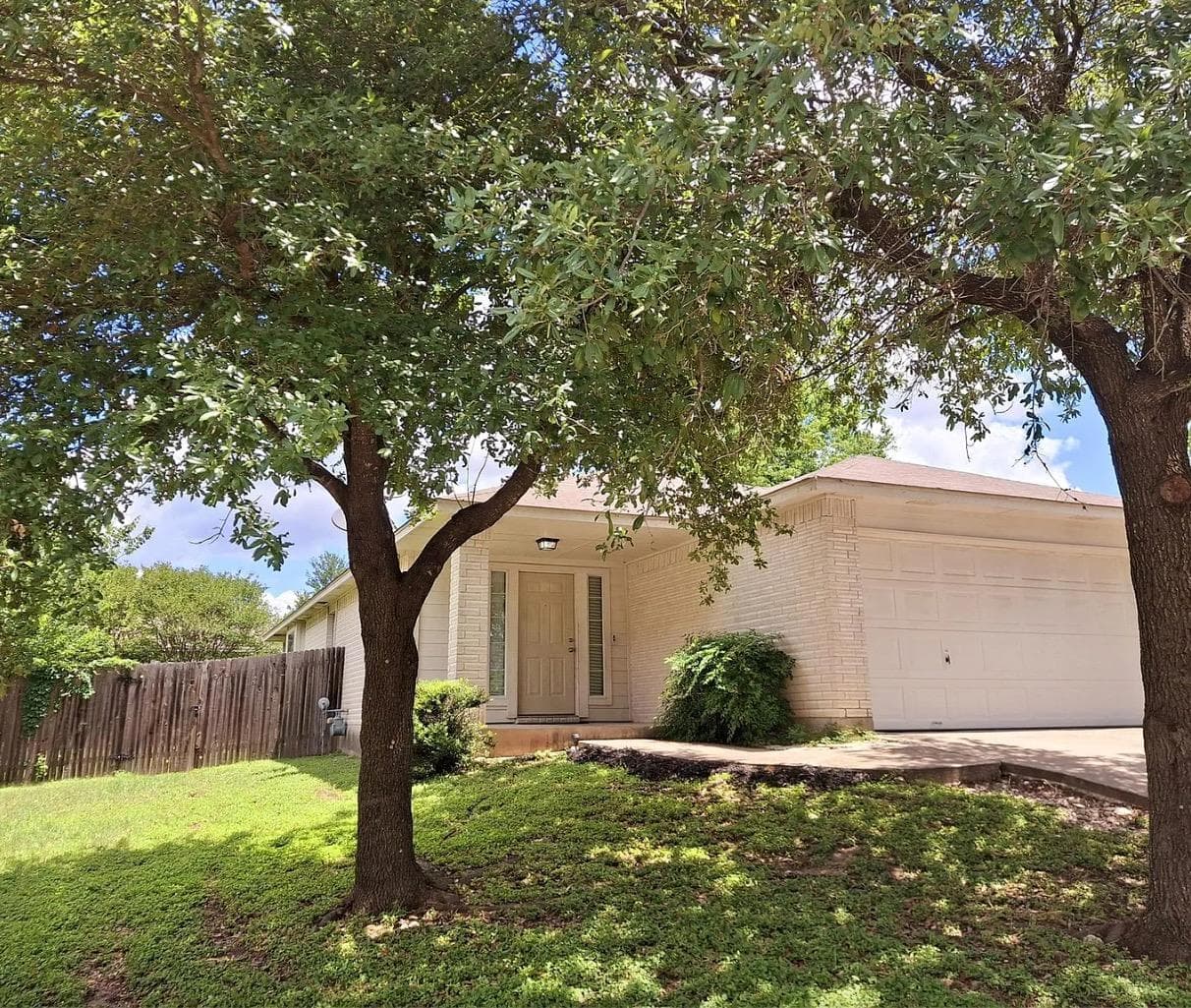 908  Sally Lunn Way