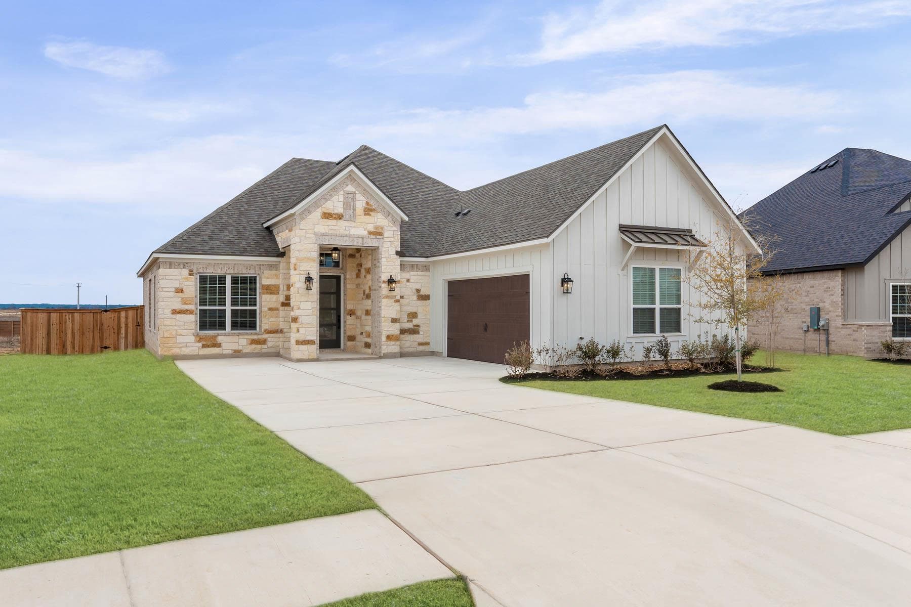 305  E Luna Blue Ln
