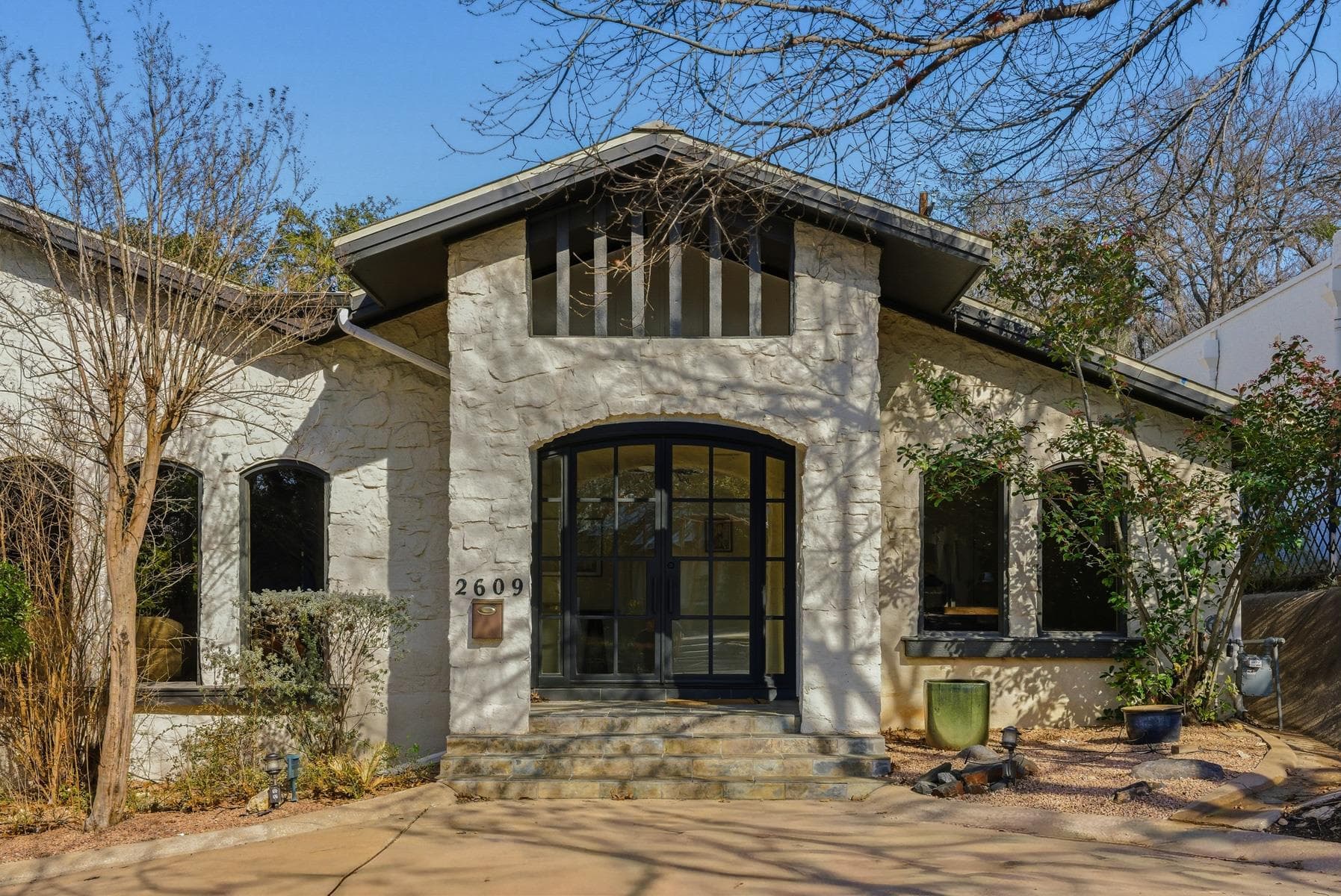 2609  Maria Anna Rd