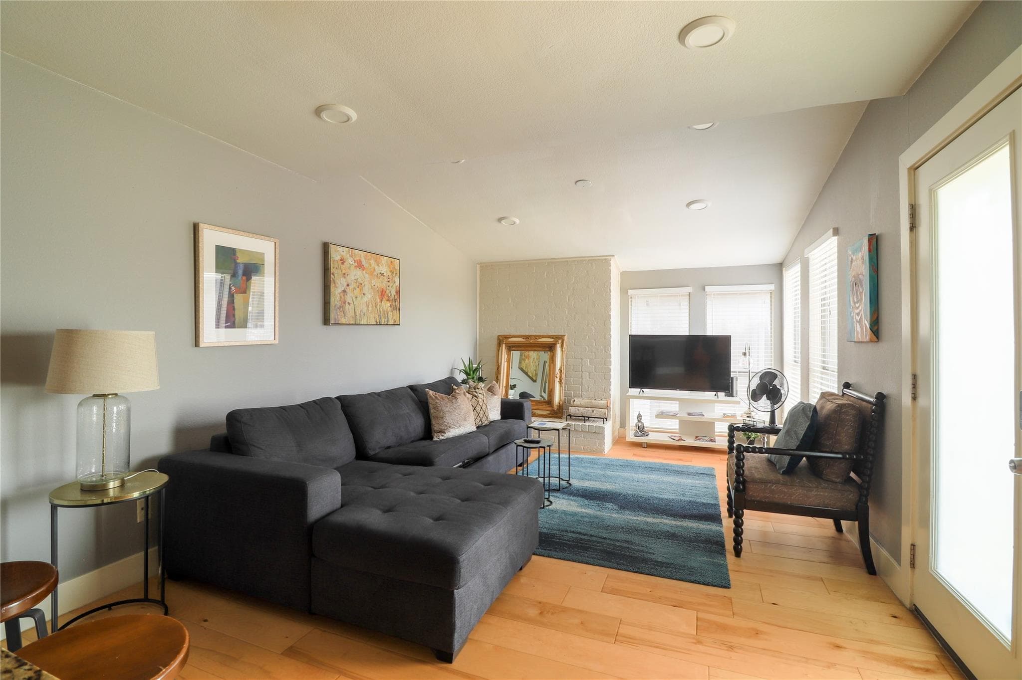 909  Reinli St  #221