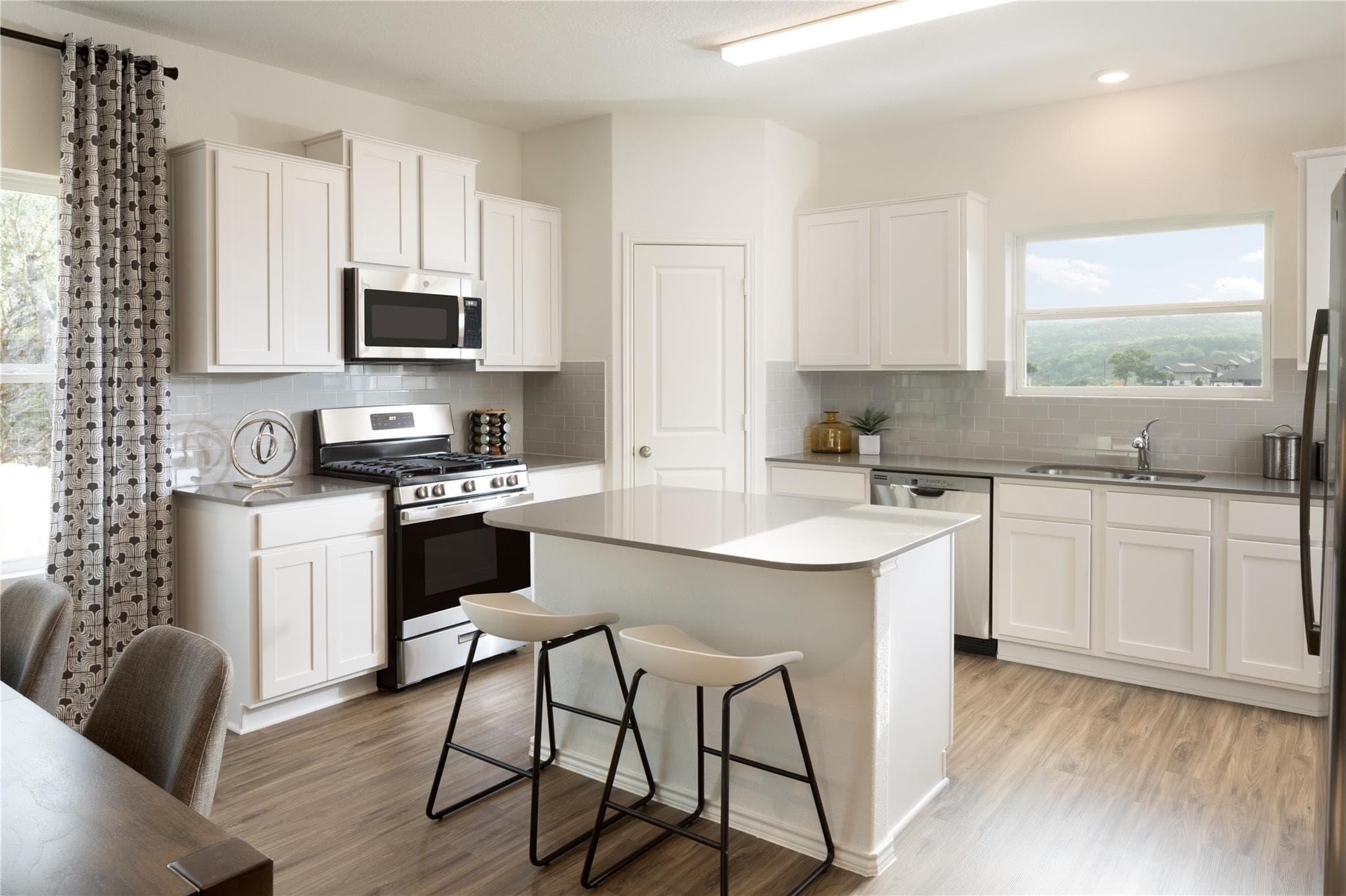 1307  Hermosa Gdns