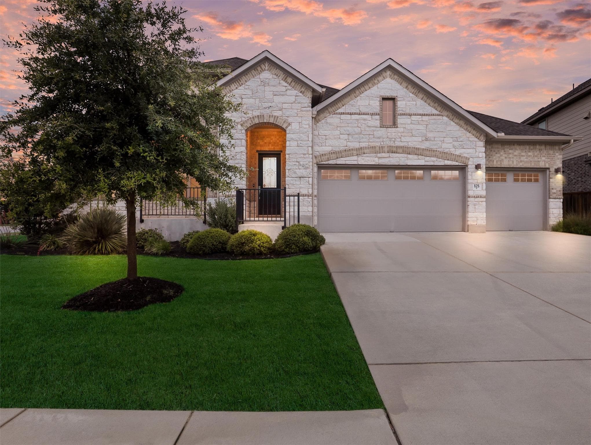 626  Painted Creek Way