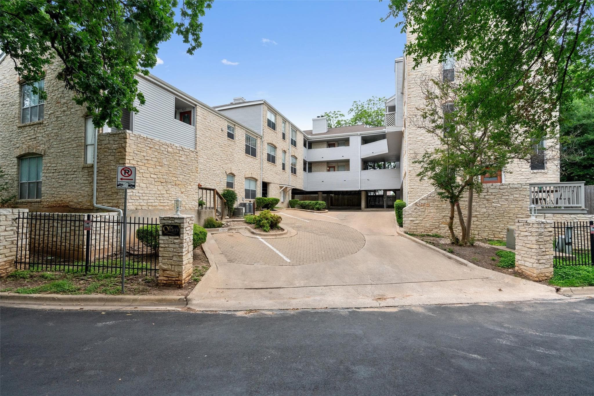 2520  Quarry Rd  #306