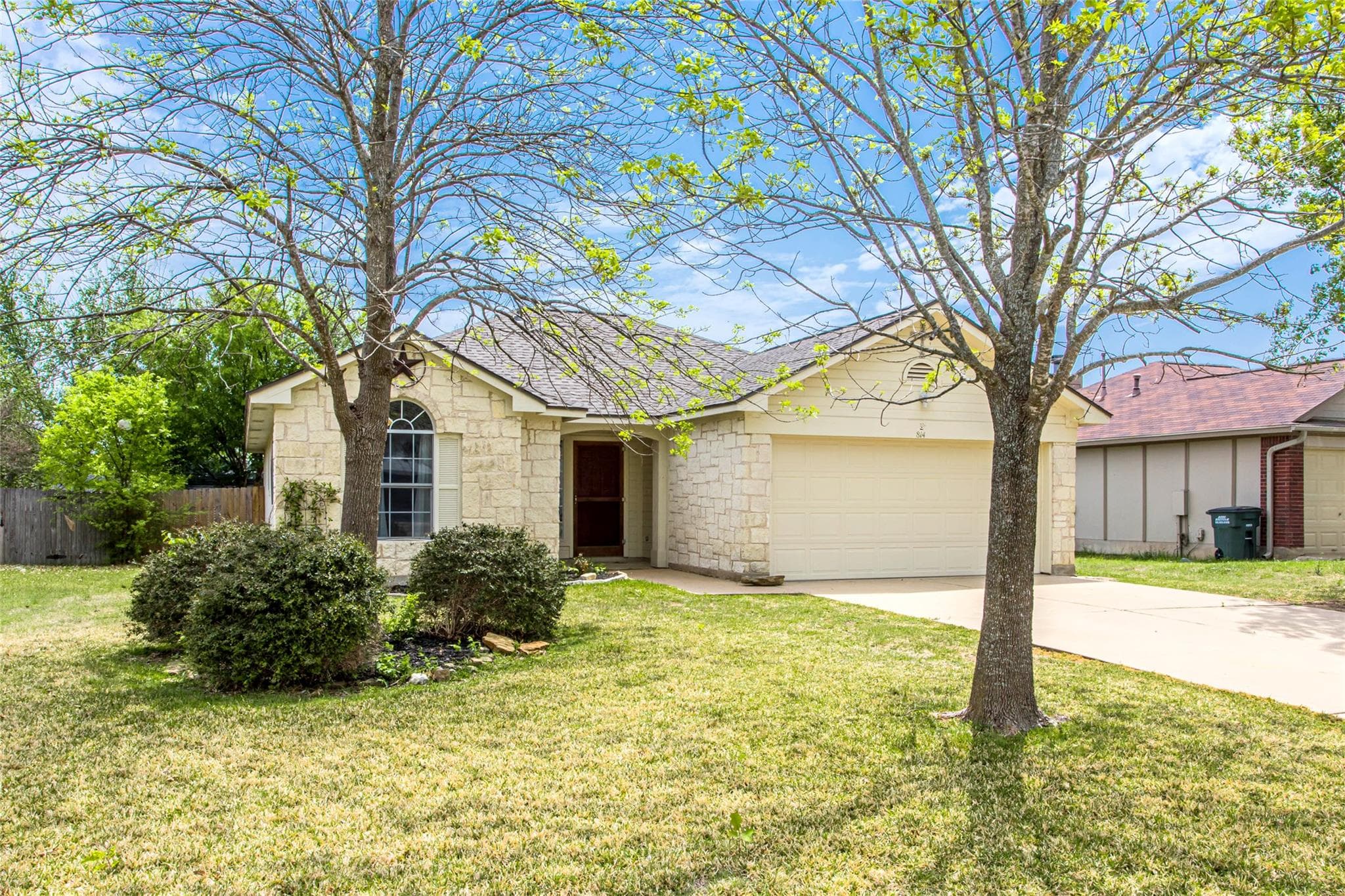 814  Lantana Ln