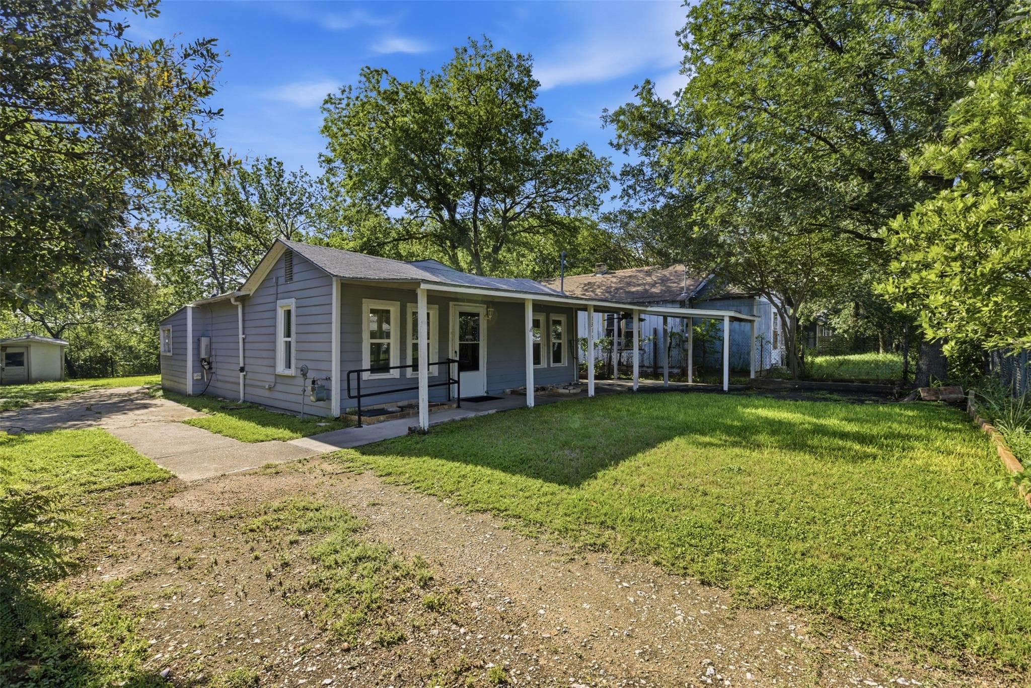 1313  Perez St