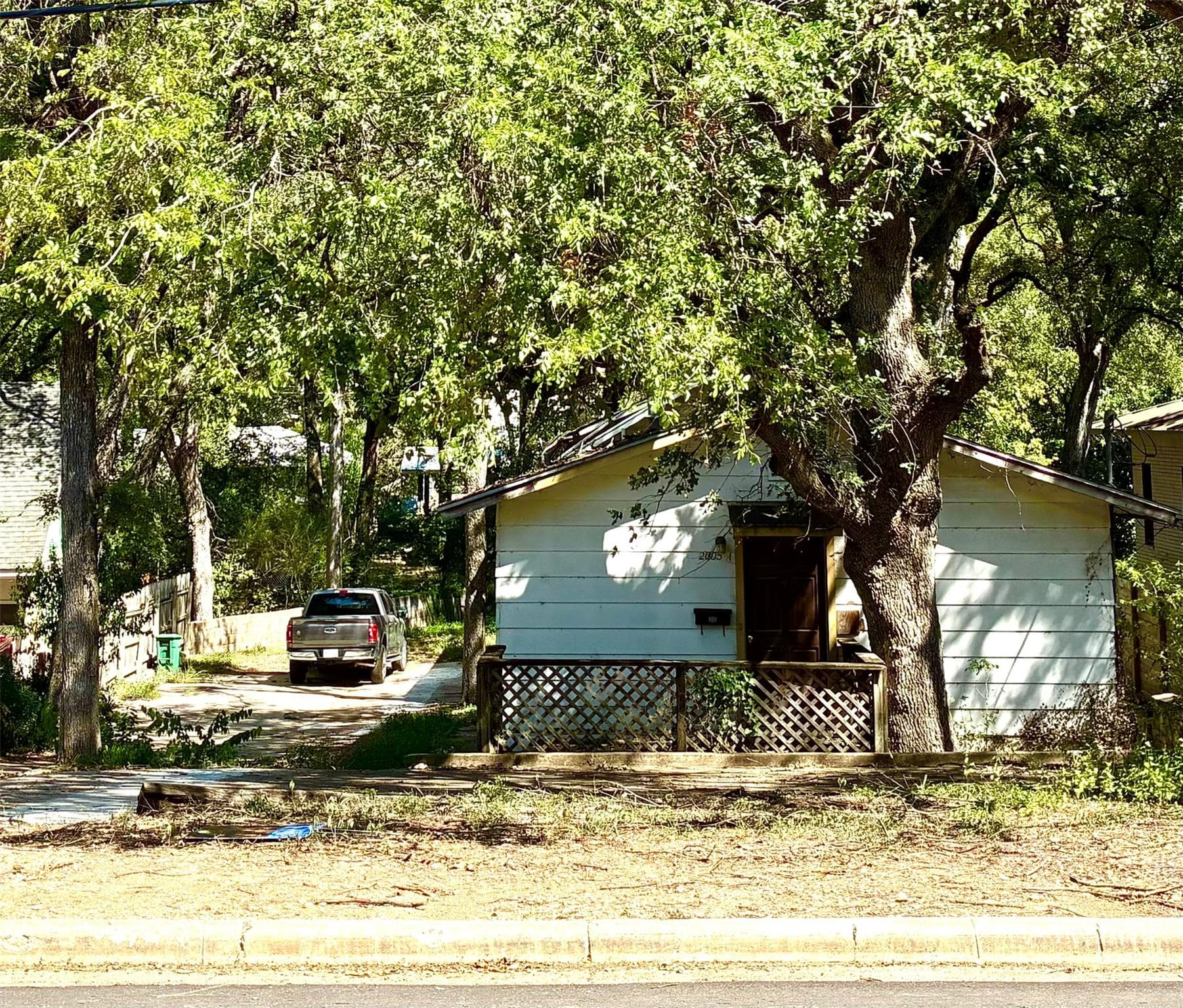 2005  Sharon Ln