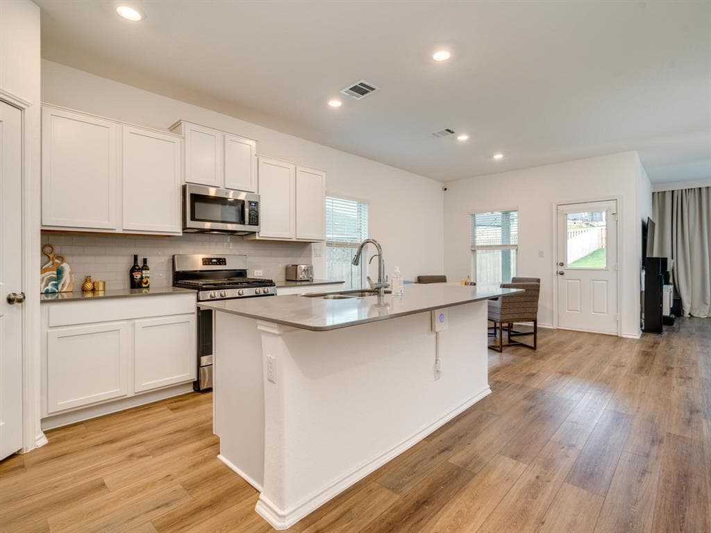 1208  Sweetspire St