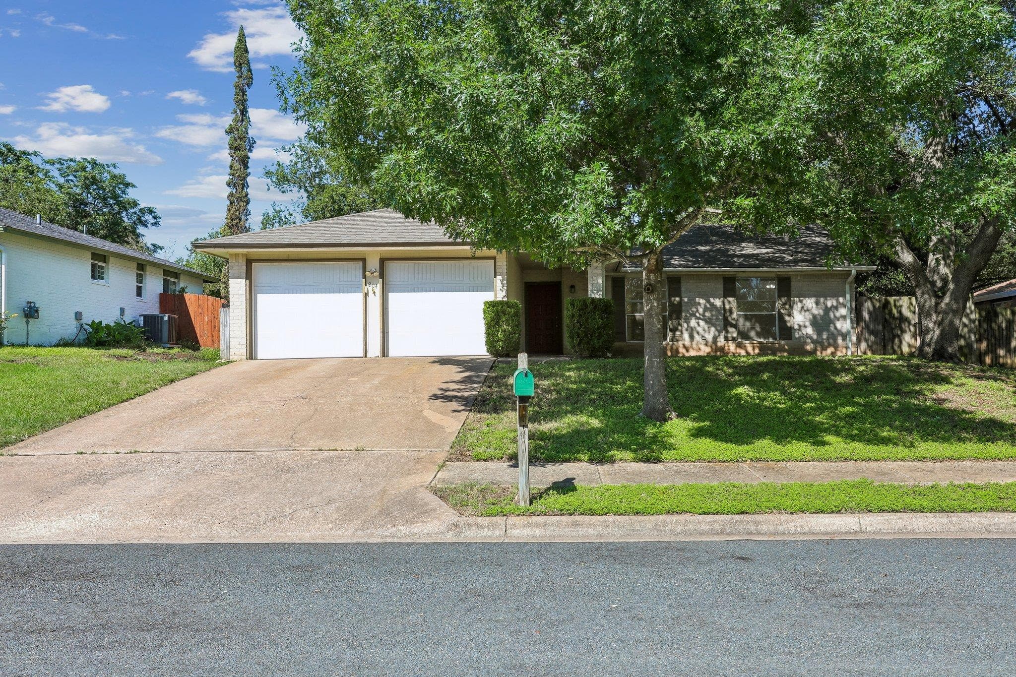 804  Spring Tree St