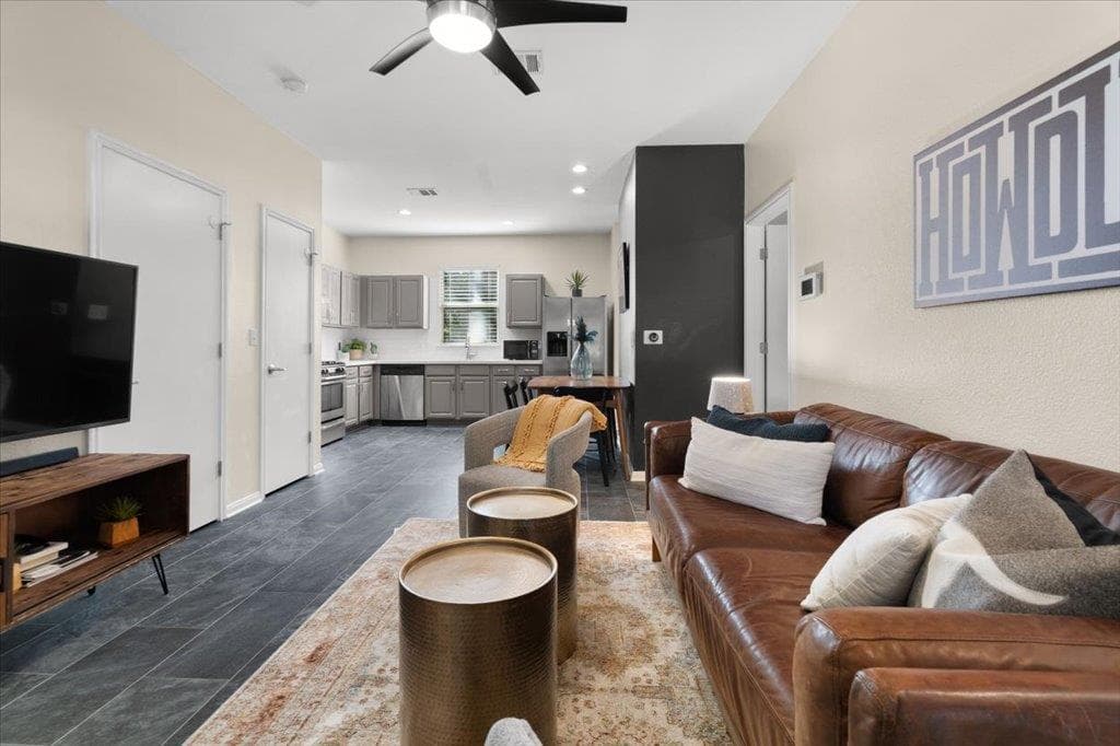 4806 Mendoza Dr