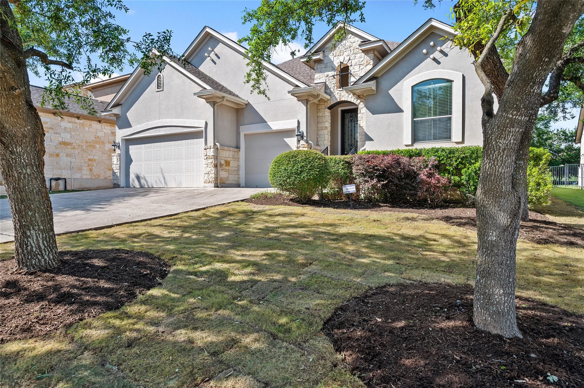 4512  Pyrenees Pass