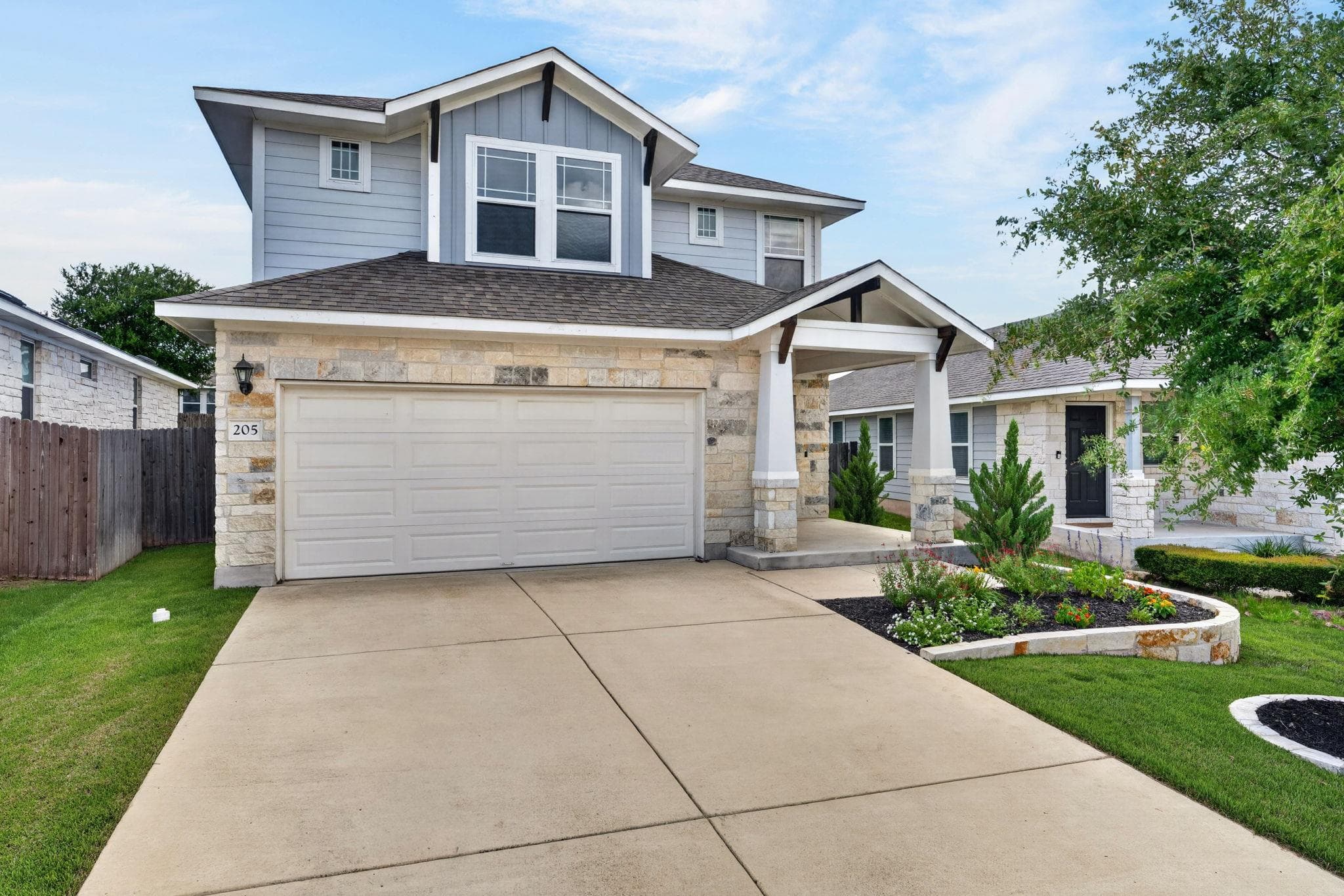 205  Oakstone Dr