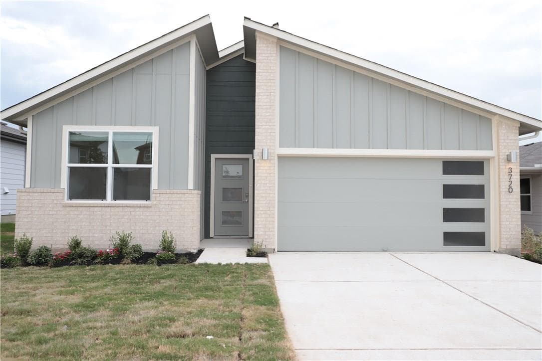3720  Niddry Dr