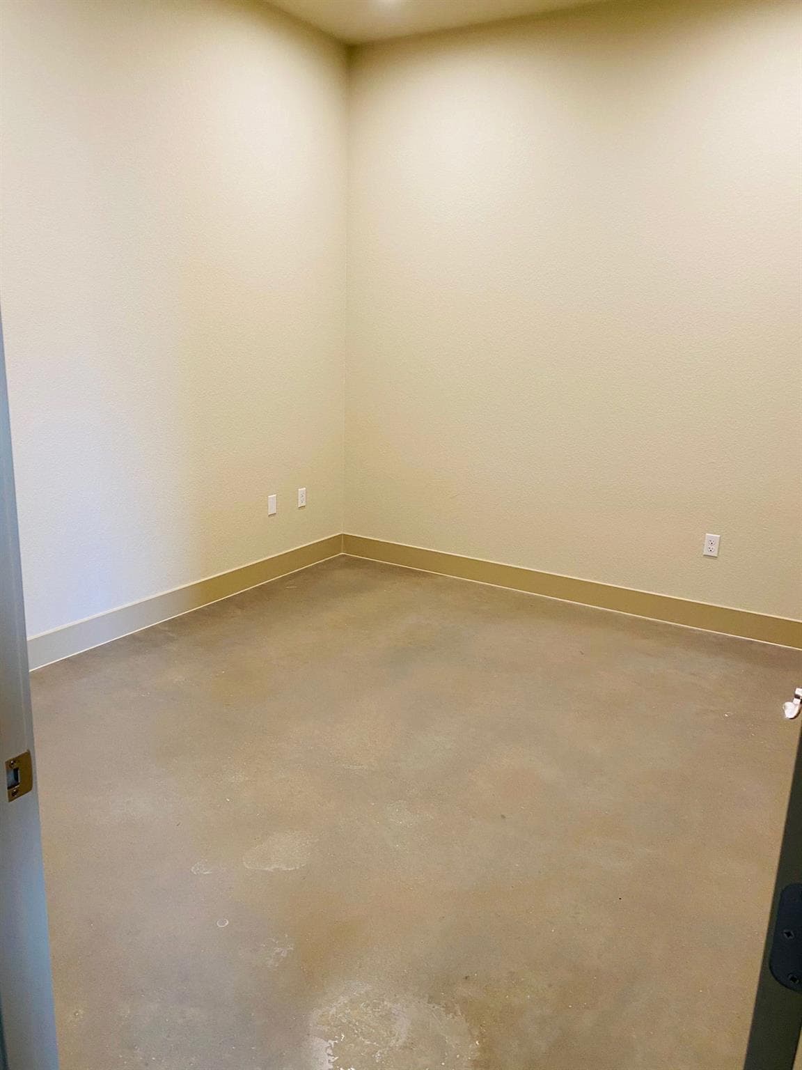 10824 E Crystal Falls Pkwy #504