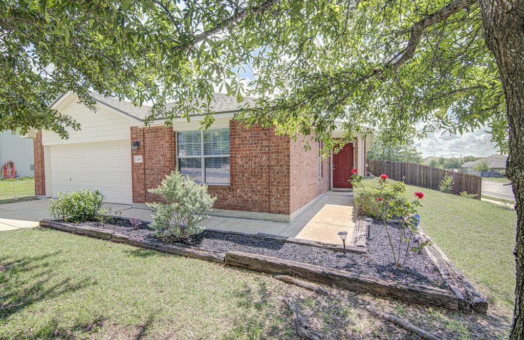 483  Quarter Ave