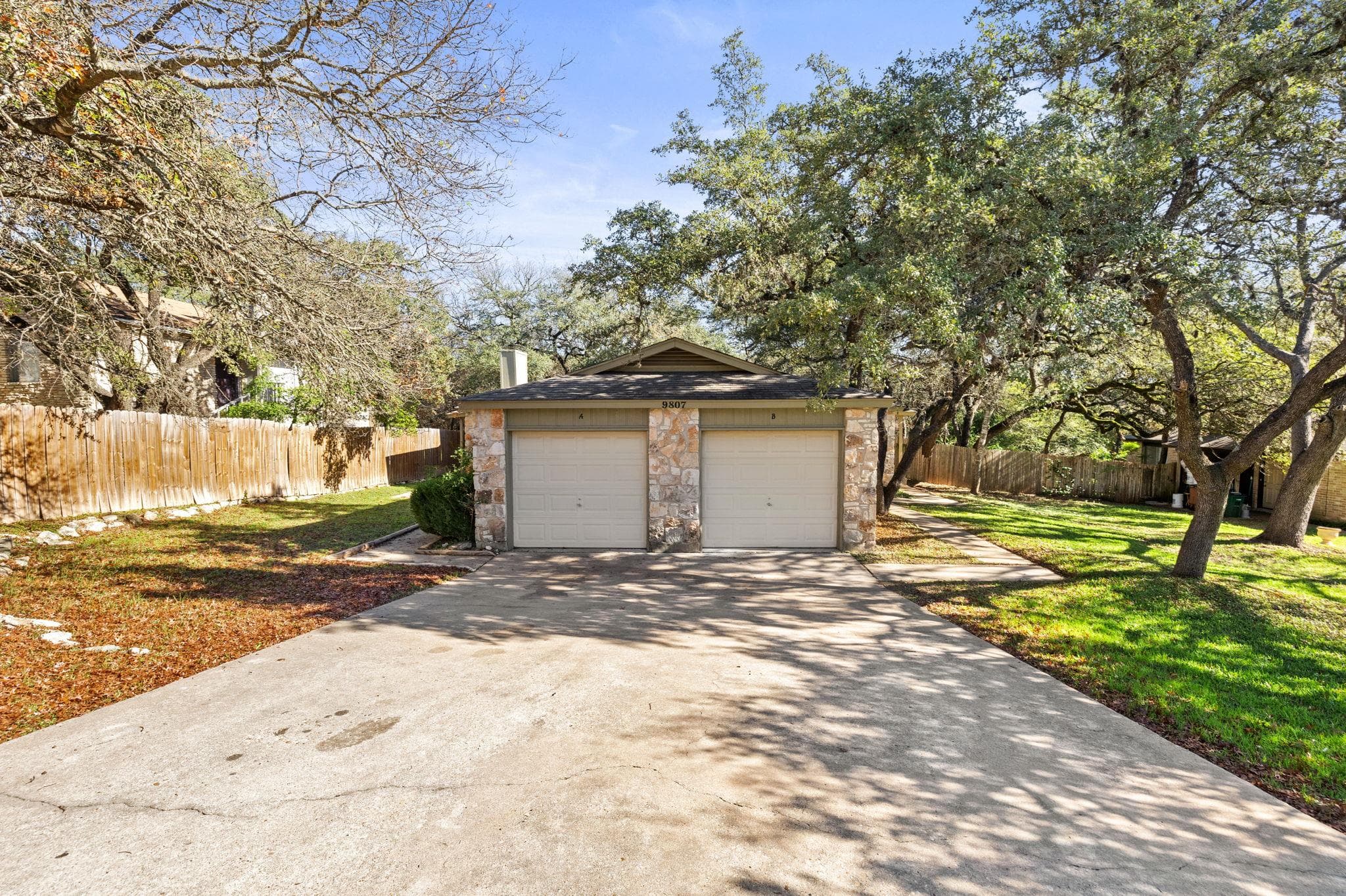 9807  Hundred Oaks Cir  #B
