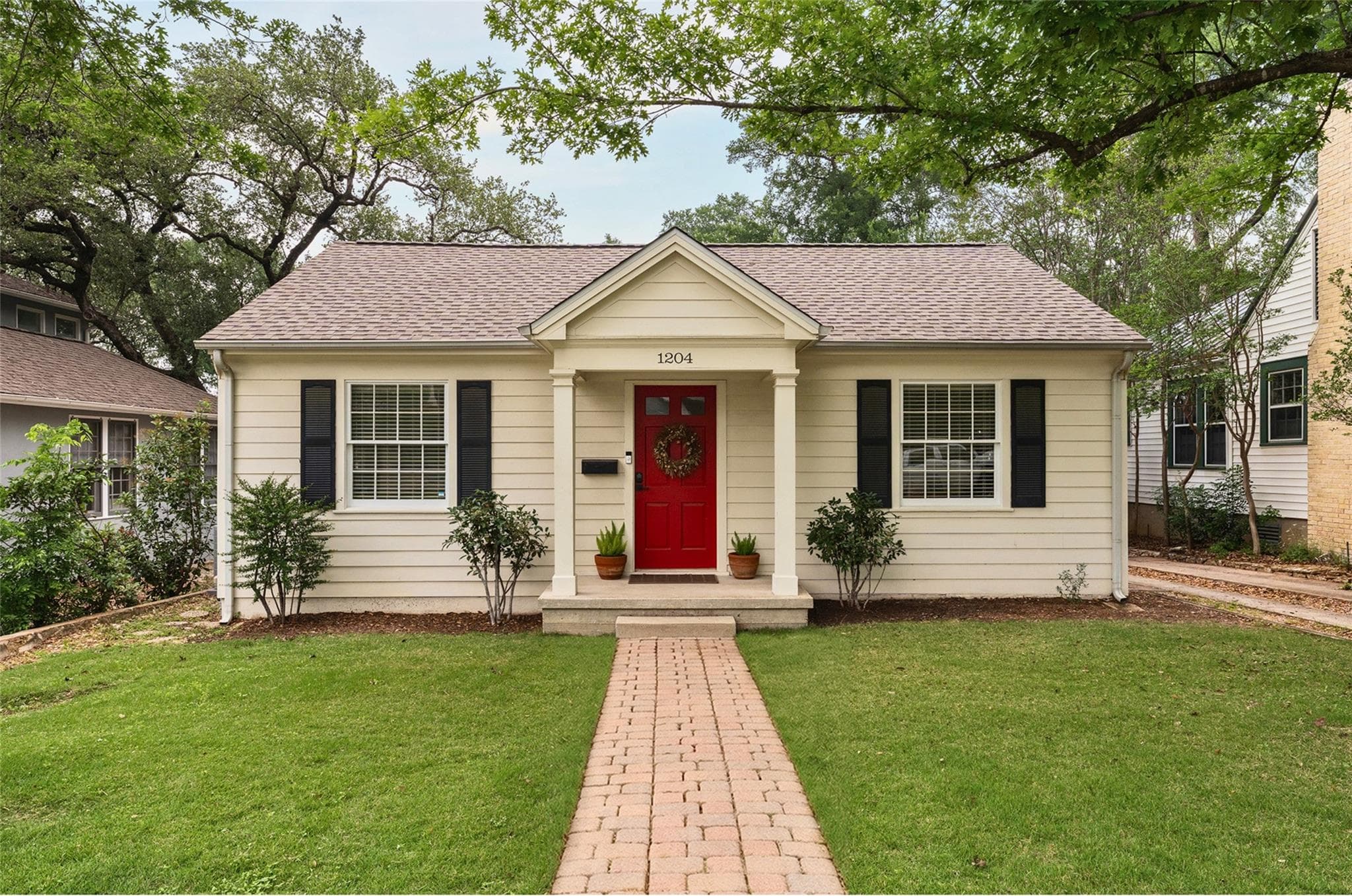 1204 W 22 1/2 St