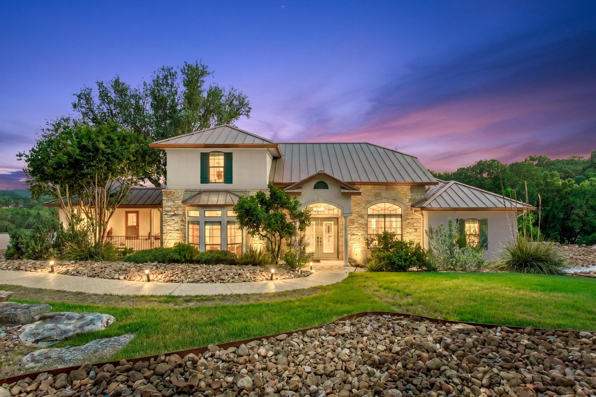 1121  Kings Cove Dr