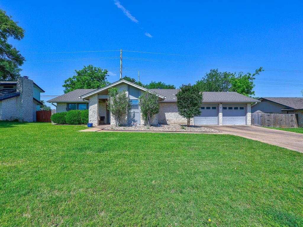 1002  Deep Wood Dr