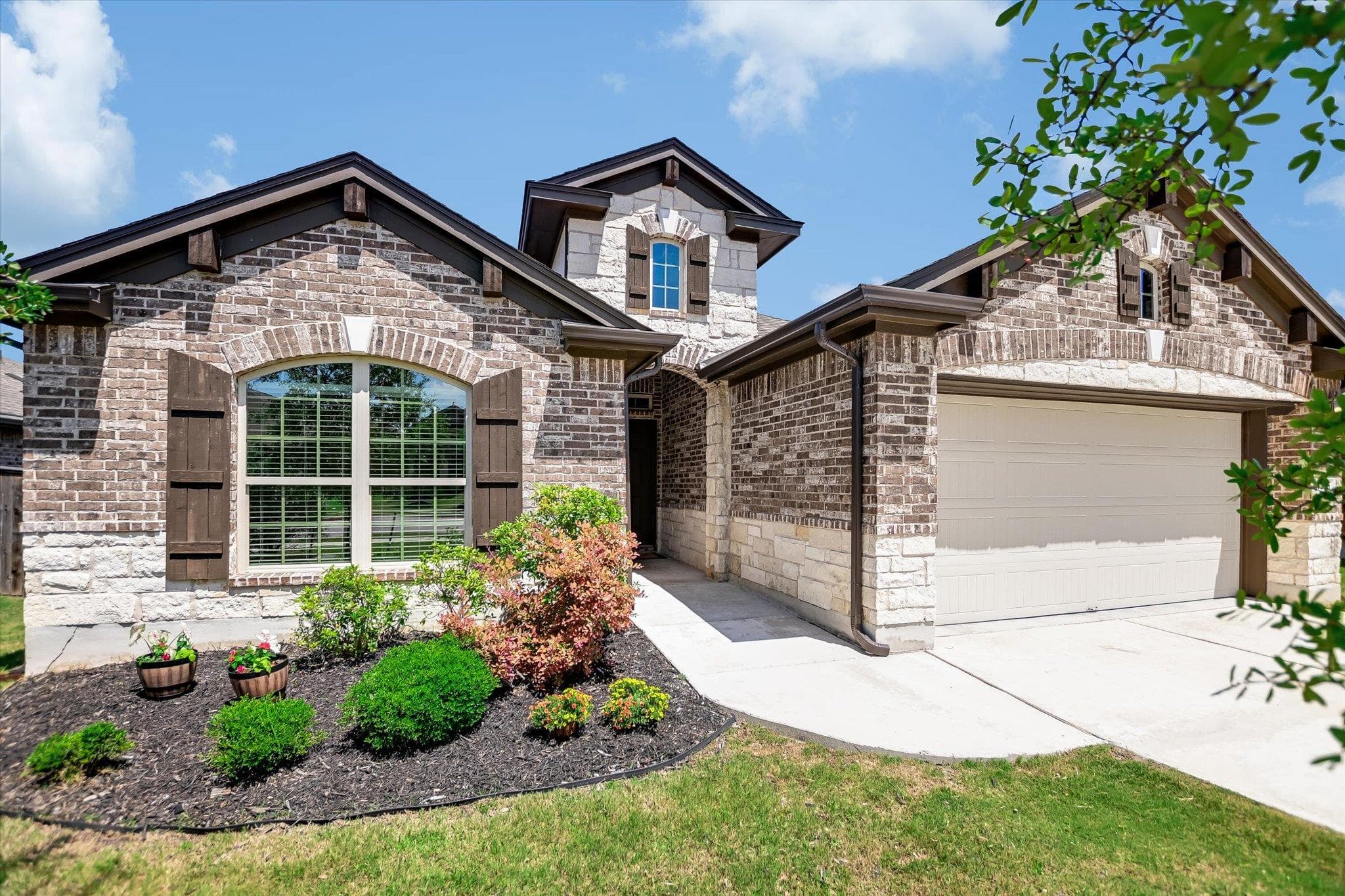 1225  Matt Ln