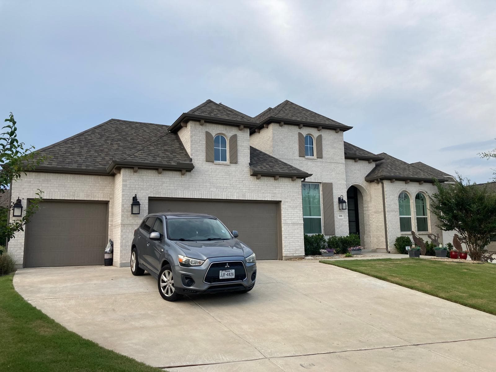706  Pear Tree Ln