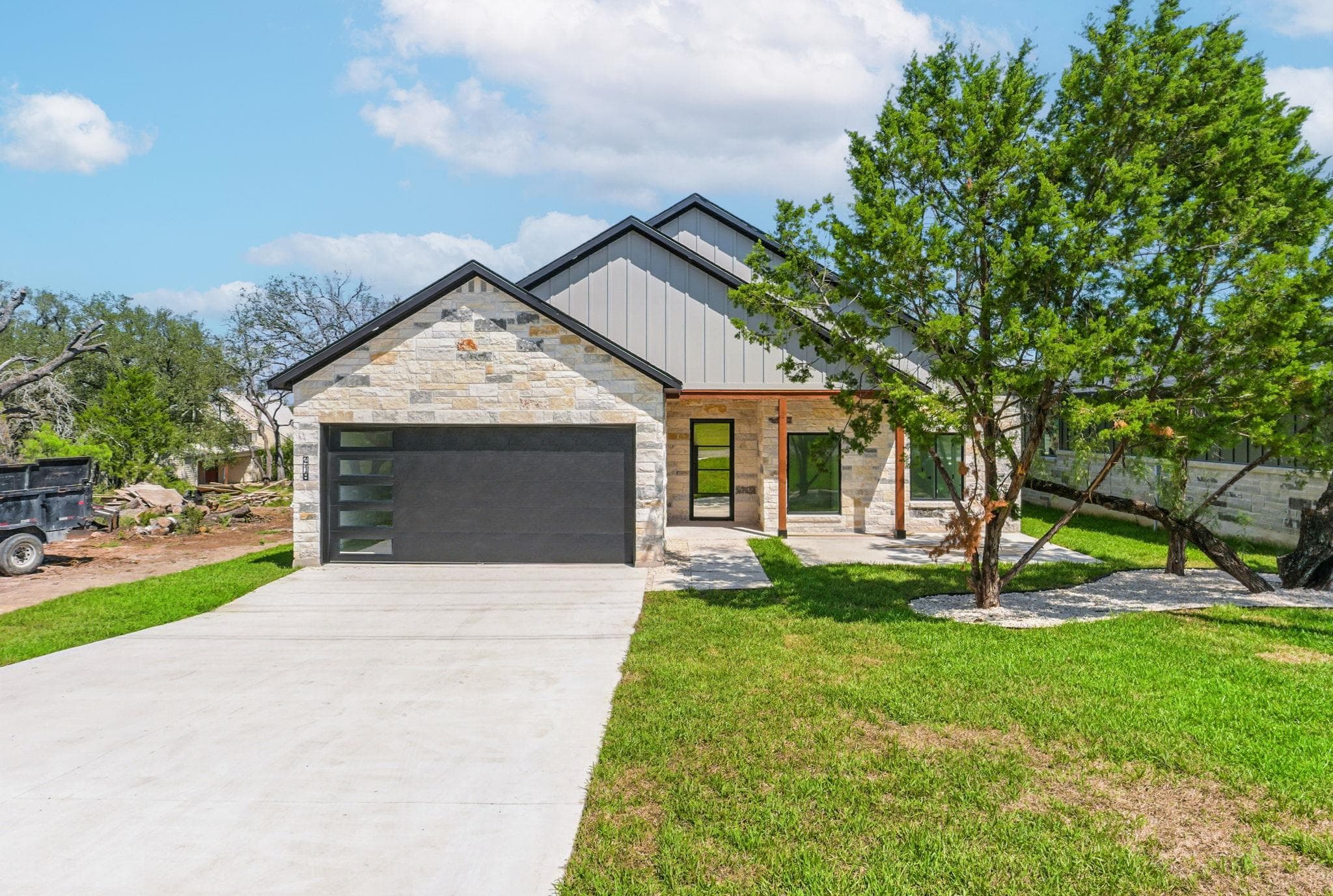 418  Bedford Dr