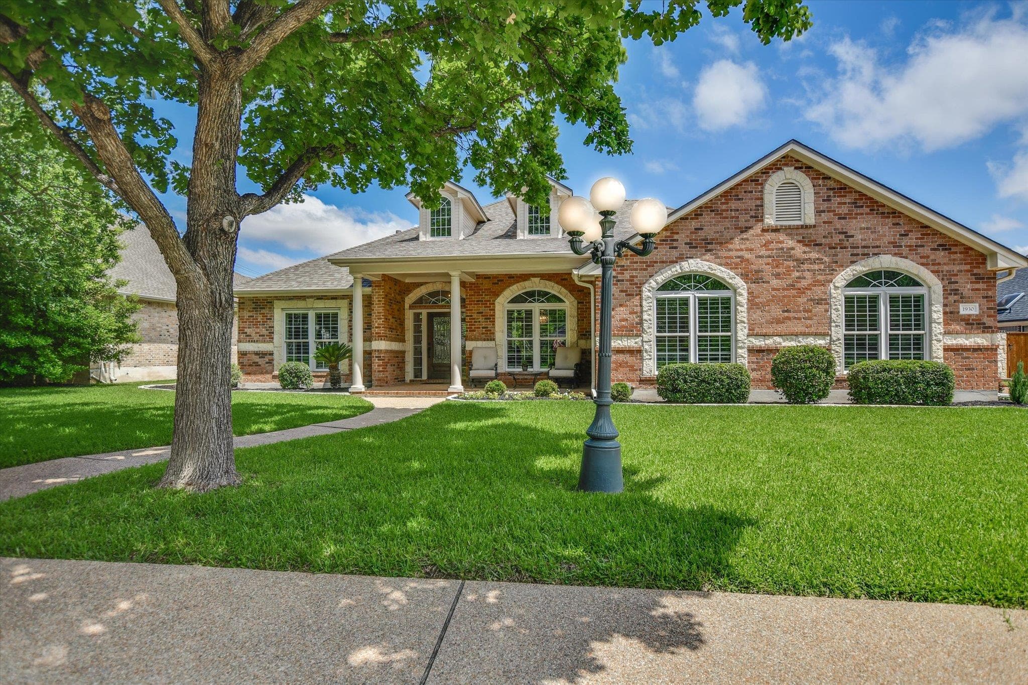 1930  Savannah Dr
