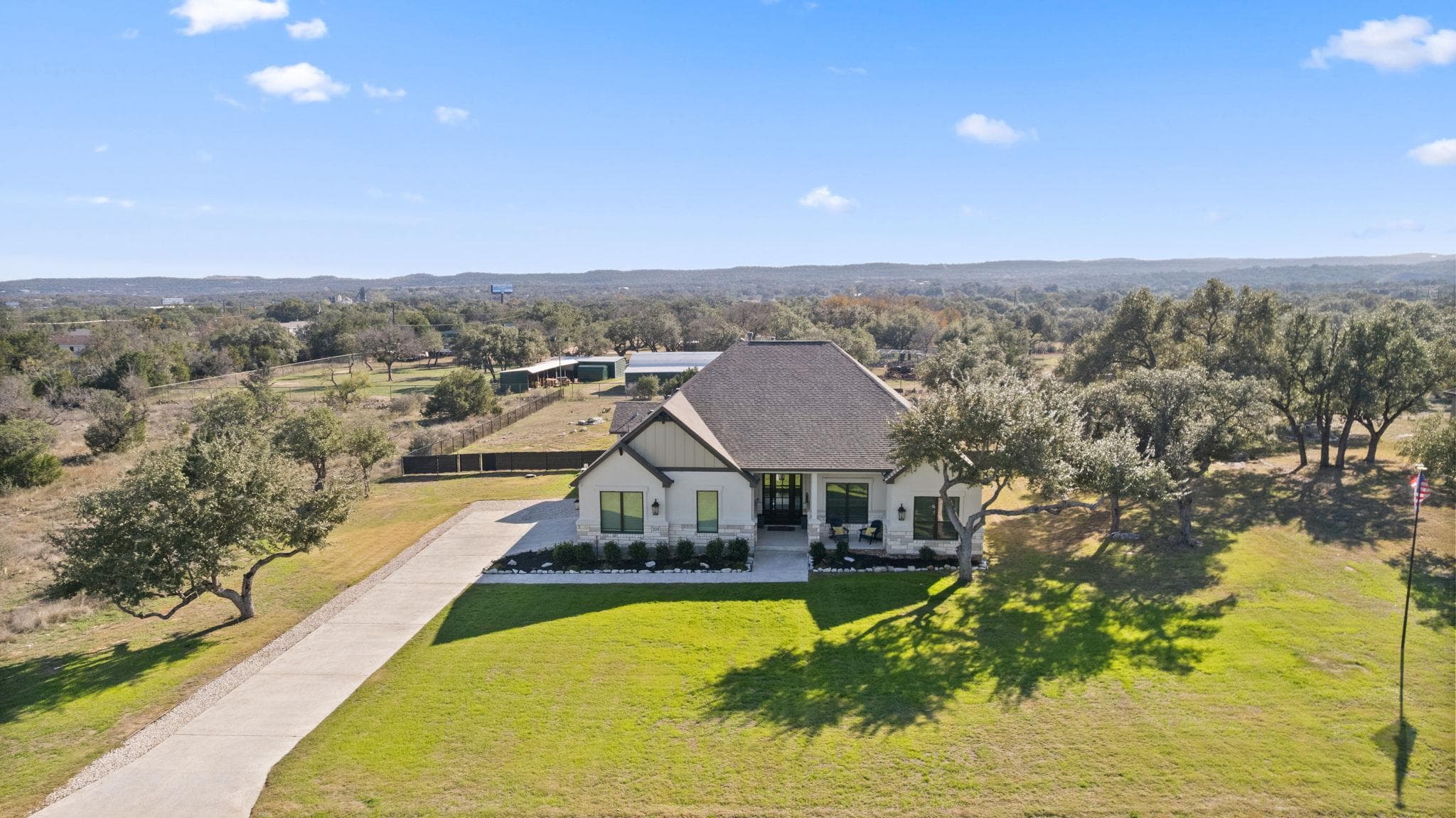 225  Spicewood Trails Dr