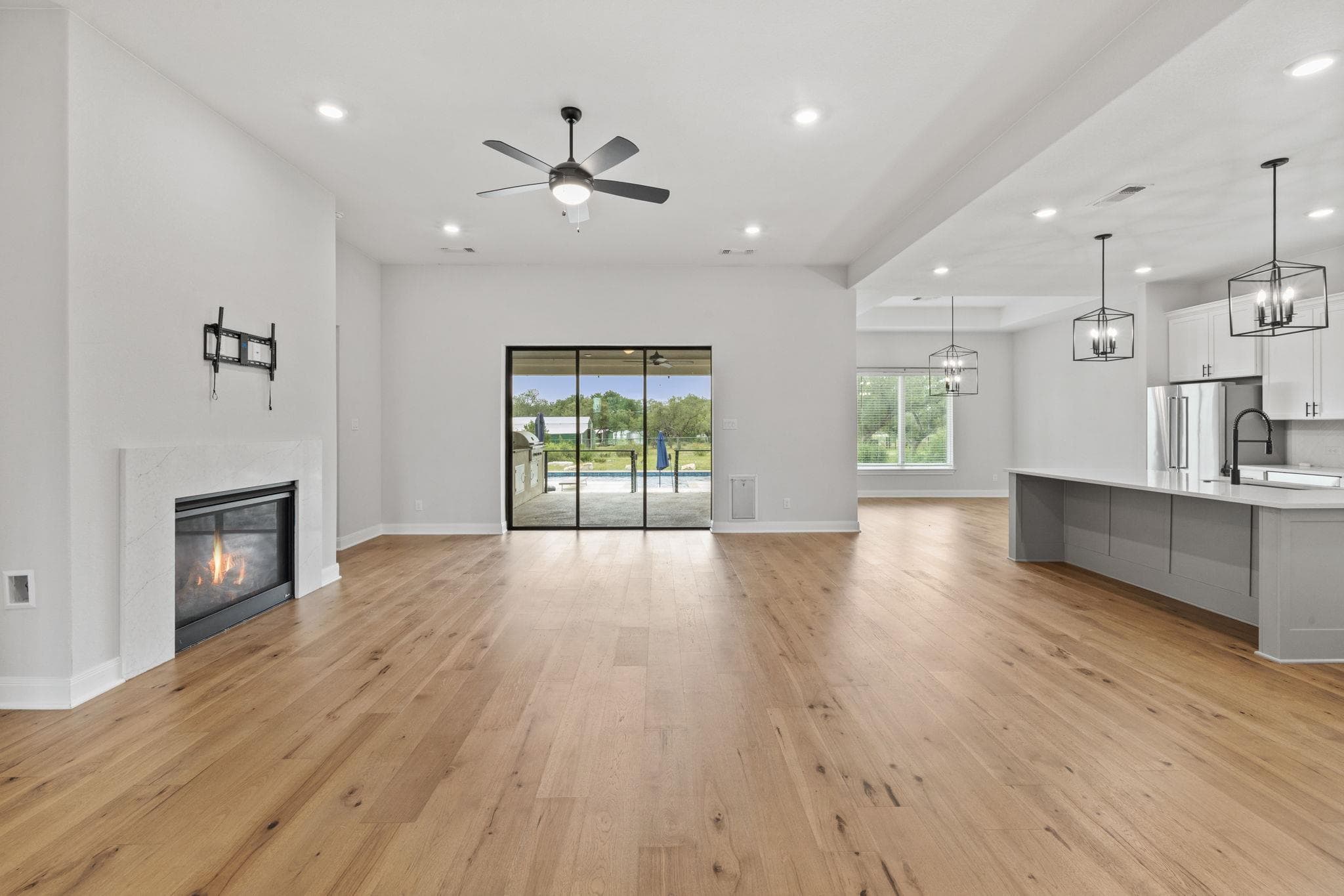 225  Spicewood Trails Dr