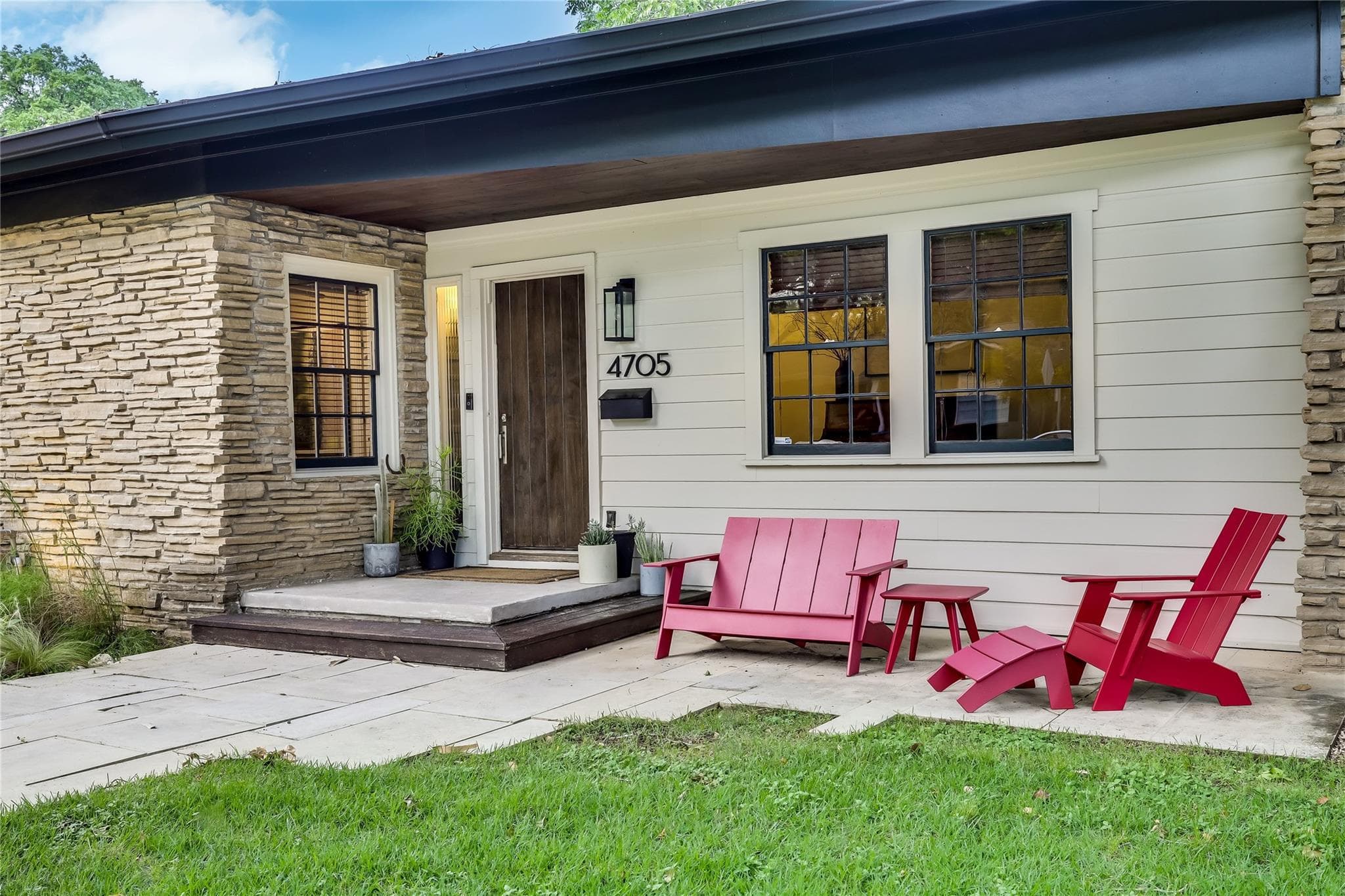 4705 Fairview Dr